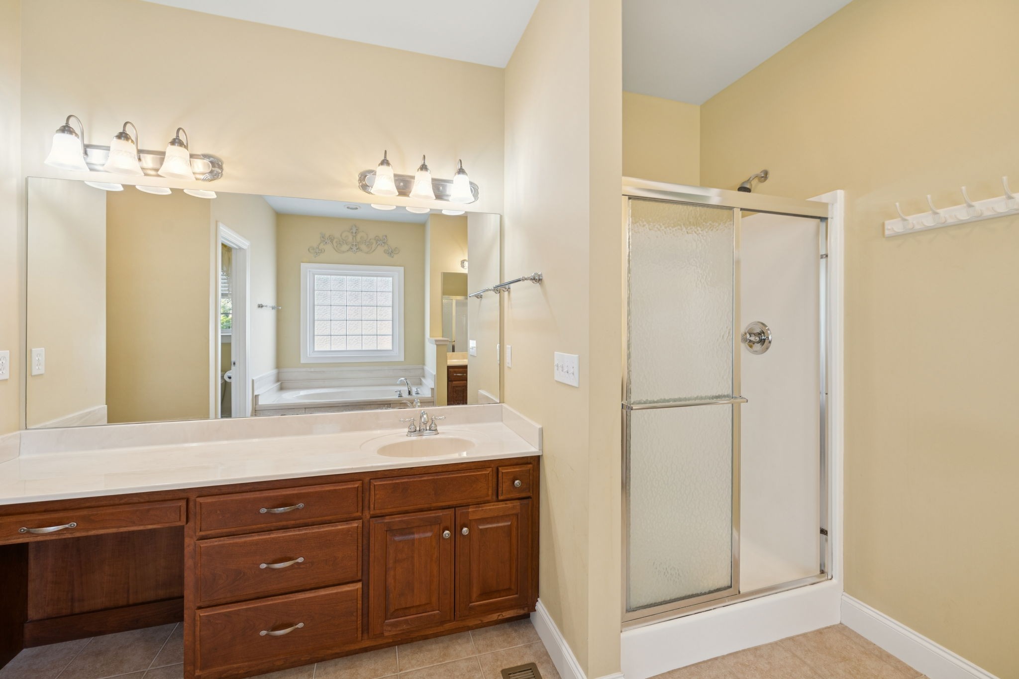 Manchester, Tennessee, 37355, United States, 4 Bedrooms Bedrooms, ,4 BathroomsBathrooms,Residential,For Sale,1937167