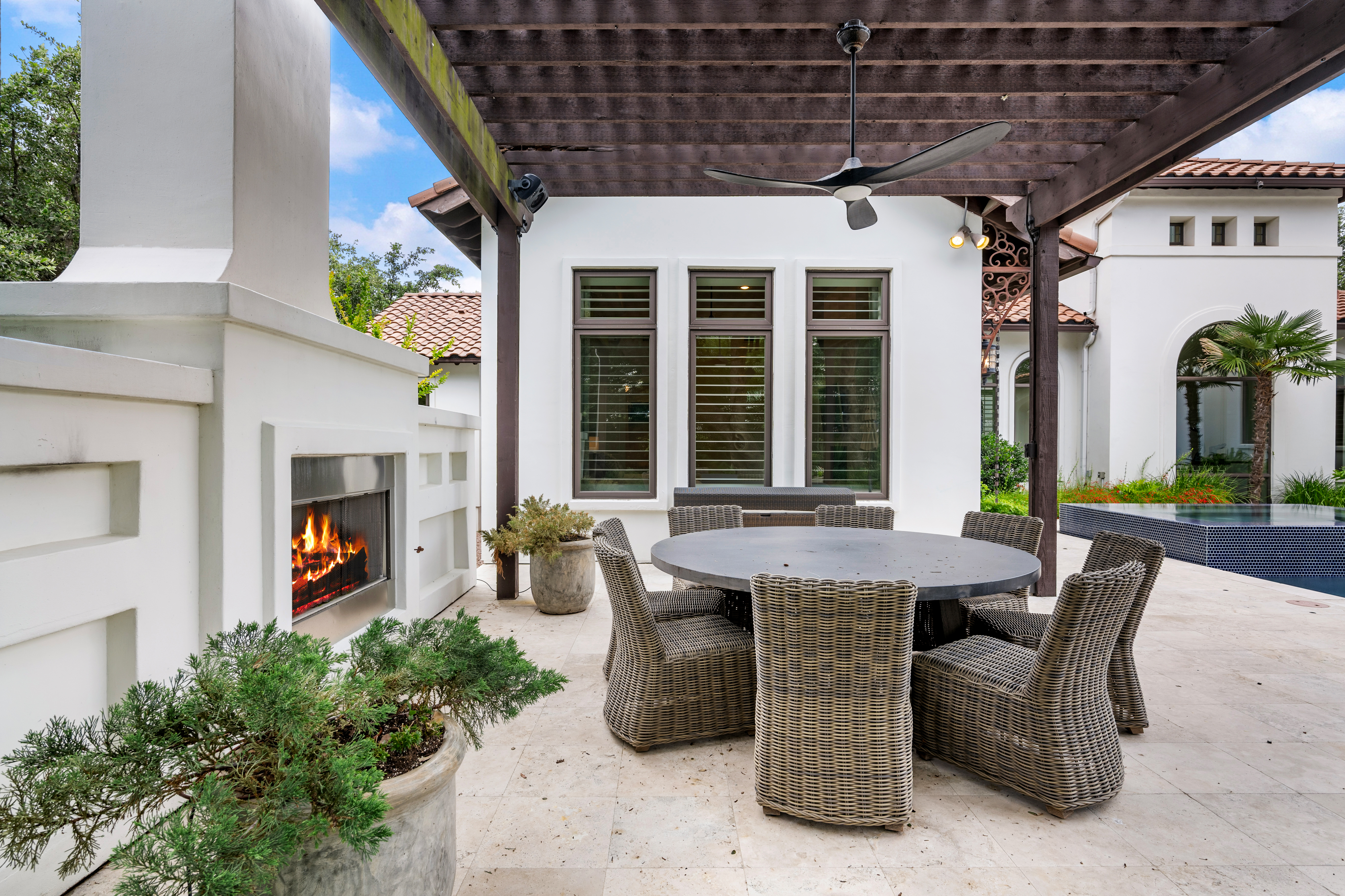  Defined By Timeless Santa Barbara Architecture And Exceptional Craftsmanship - 物件實景