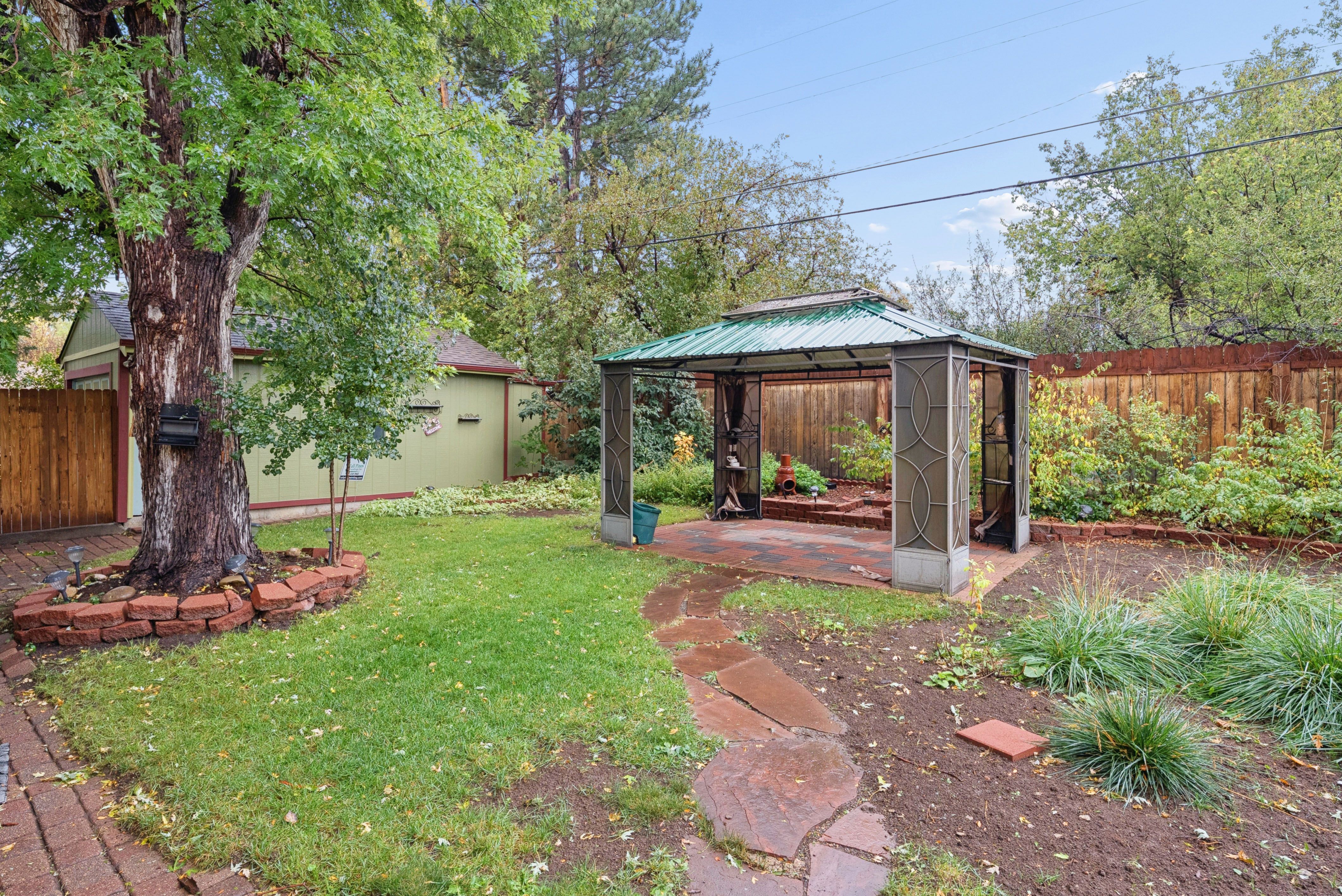  Welcome to 545 Estes Street, a bright, charming ranch-style home in an establish - 物件實景