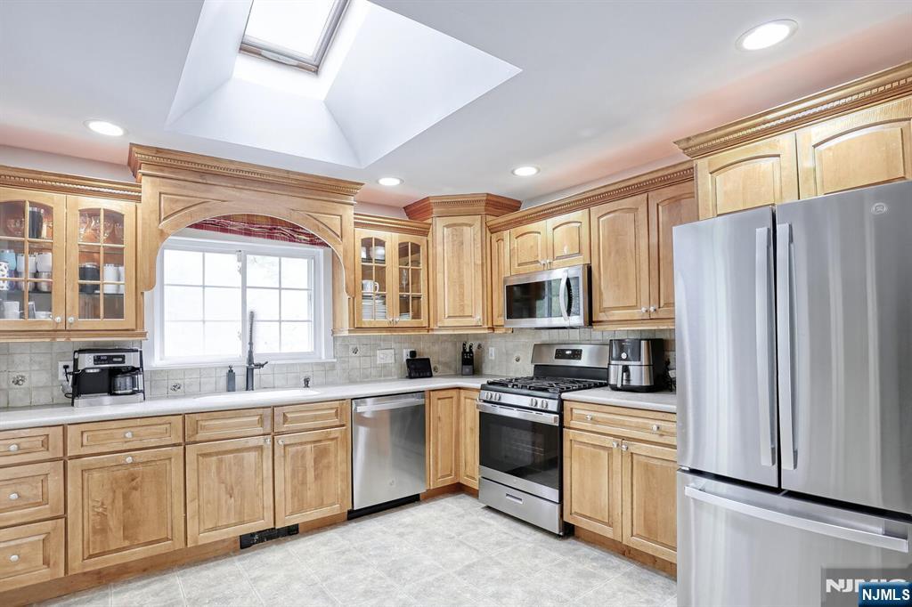 Ramsey, New Jersey, 07446, United States, 4 Bedrooms Bedrooms, ,3 BathroomsBathrooms,Residential,For Sale,1911105
