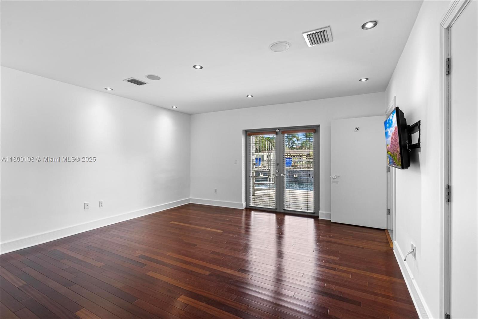 North Miami, Florida, 33181, United States, 5 Bedrooms Bedrooms, ,5 BathroomsBathrooms,Residential,For Sale,1804760