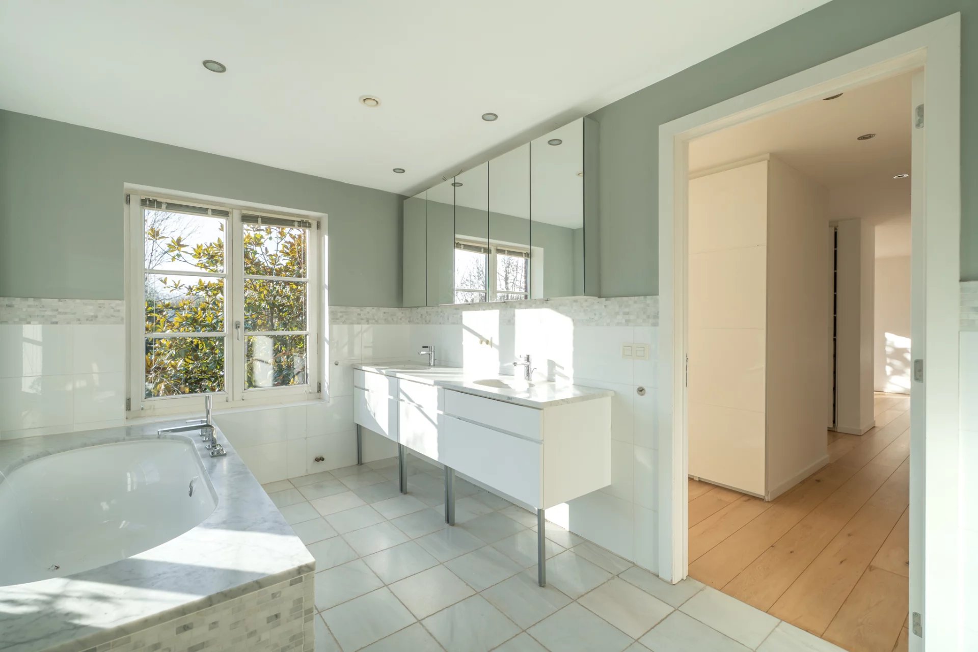 Rhode-Saint-Genese, Flanders, 1640, BE, 6 Bedrooms Bedrooms, ,11 BathroomsBathrooms,Residential,For Sale,2003186