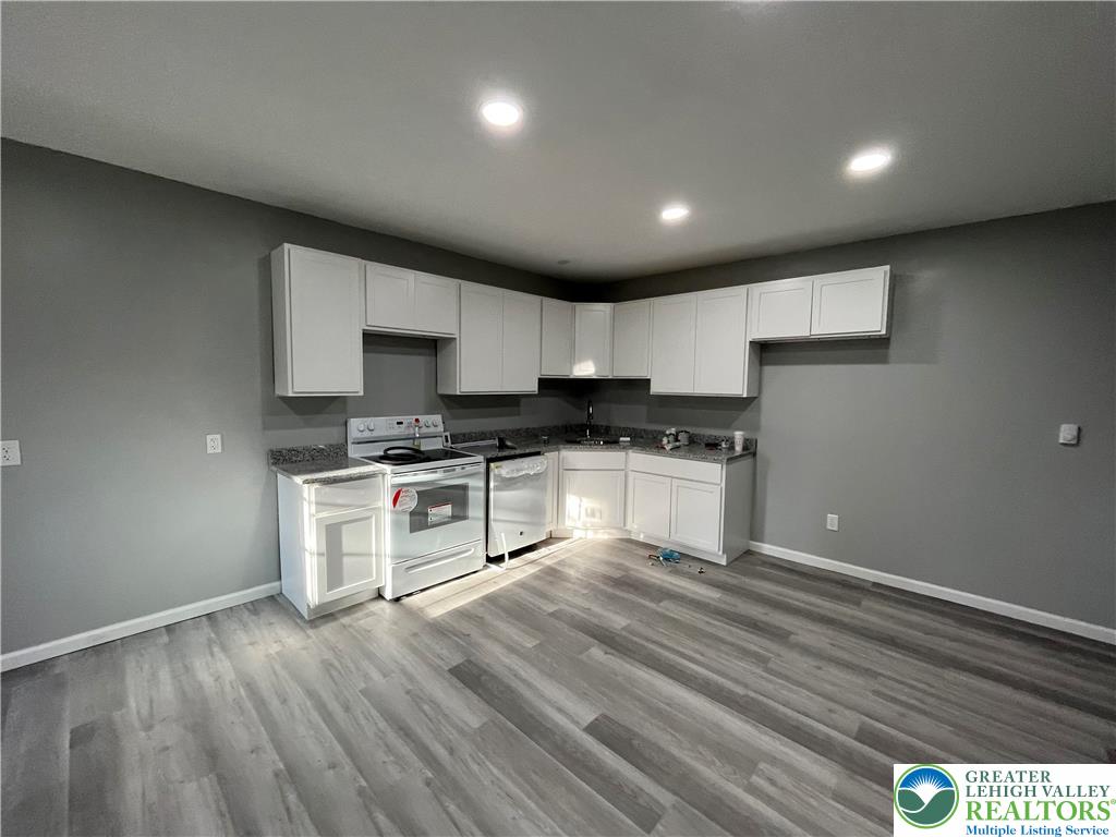 Plainfield Twp, Pennsylvania, 18072, United States, 4 Bedrooms Bedrooms, ,5 BathroomsBathrooms,Residential,For Sale,1960532