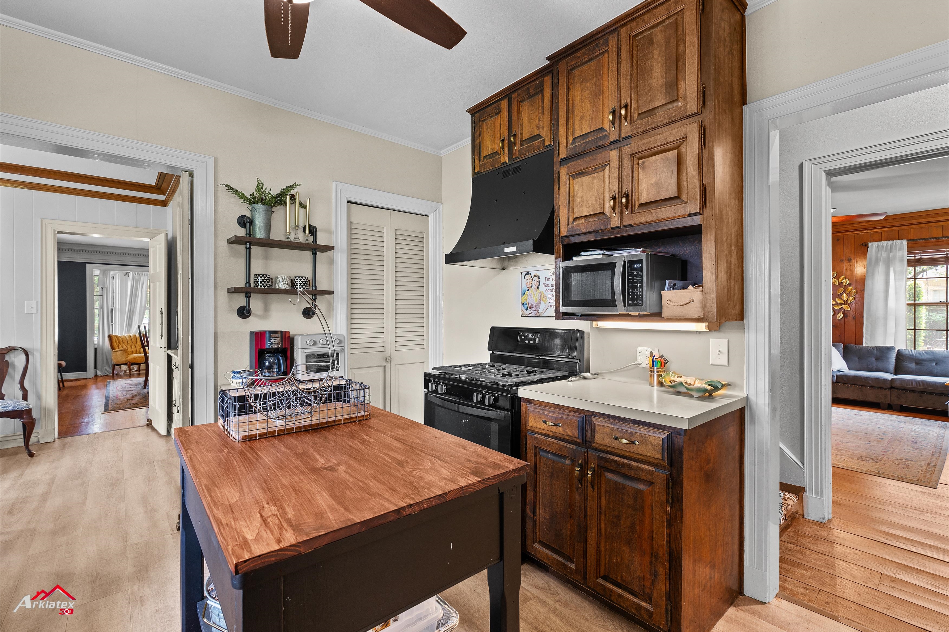 Henderson, Texas, 75654, United States, 3 Bedrooms Bedrooms, ,5 BathroomsBathrooms,Residential,For Sale,1930461