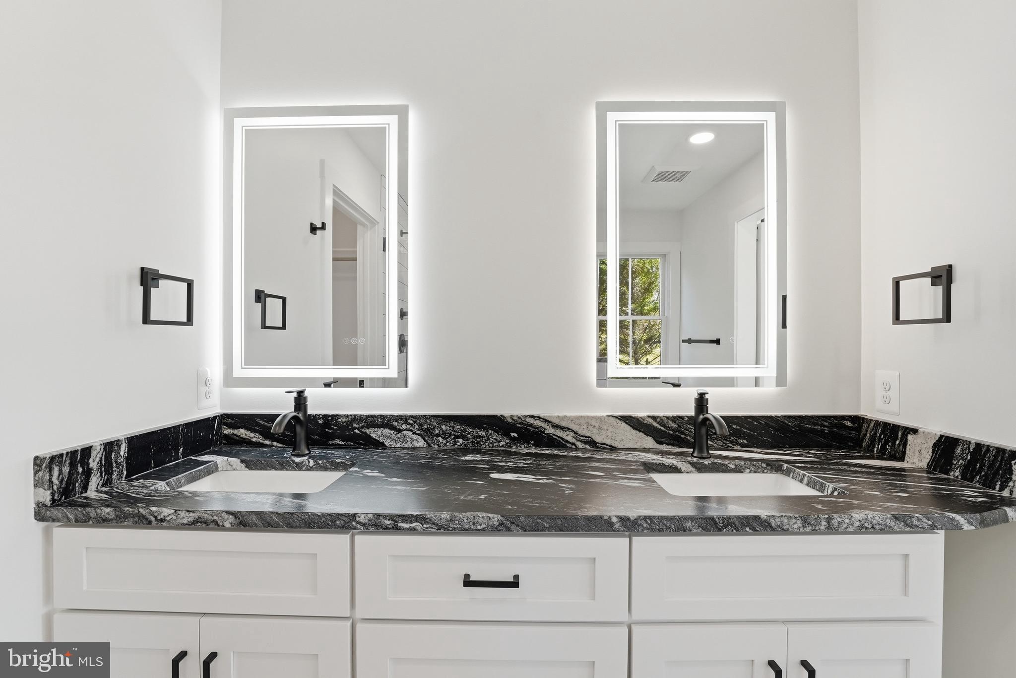 Reva, Virginia, 22735, United States, 2 Bedrooms Bedrooms, ,2 BathroomsBathrooms,Residential,For Sale,2048216