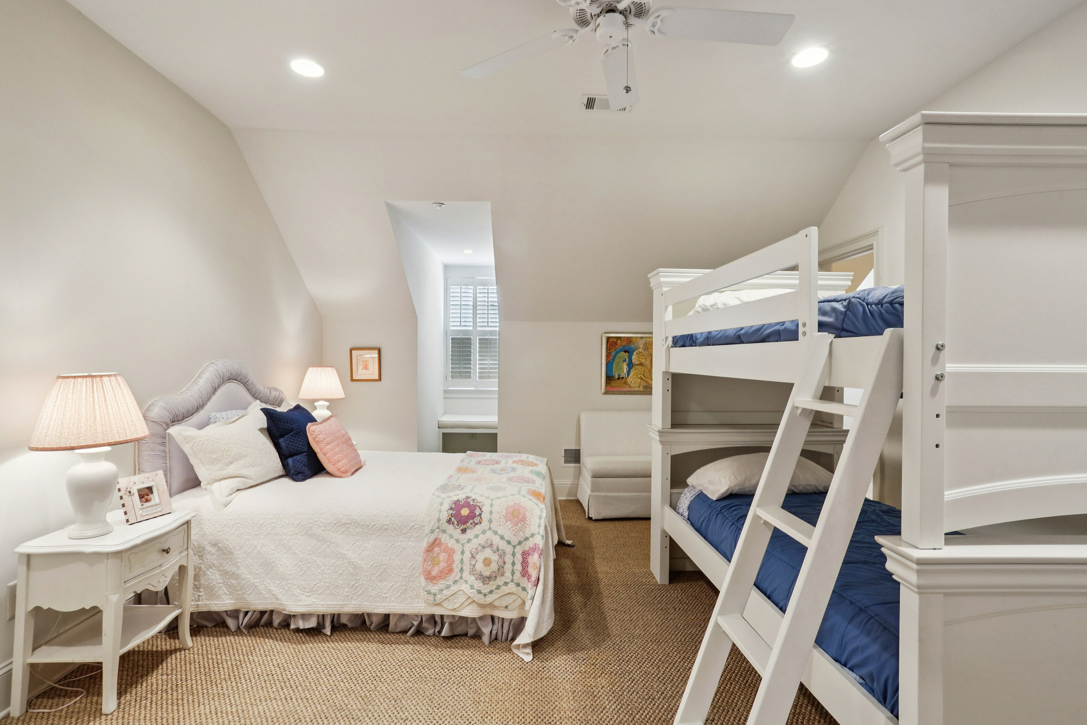  Exceptional Garden Hills Townhome Combines Luxury, Location and Lifestyle - 物件實景