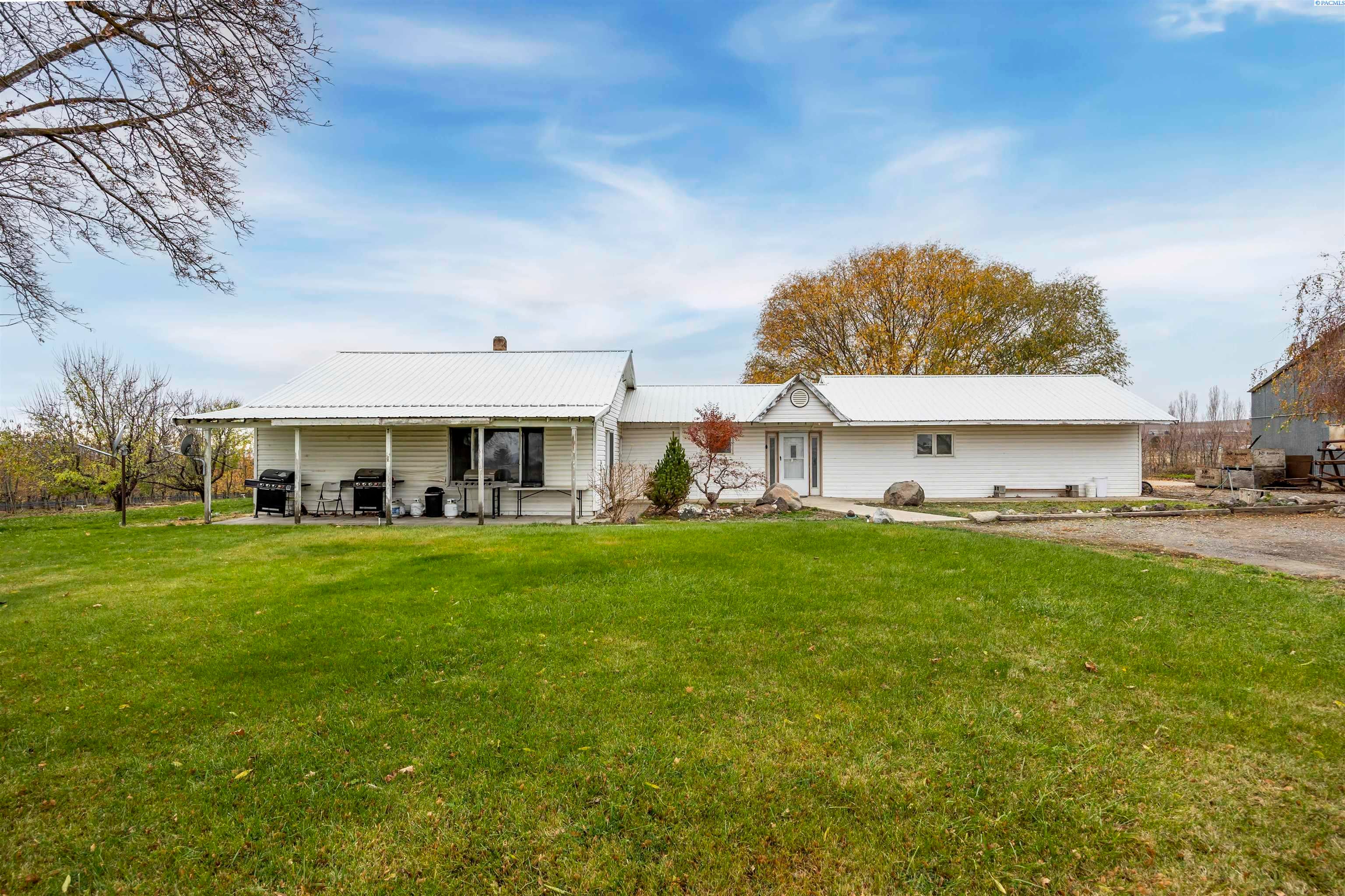 Benton City, Washington, 99320, United States, 3 Bedrooms Bedrooms, ,3 BathroomsBathrooms,Residential,For Sale,1998041