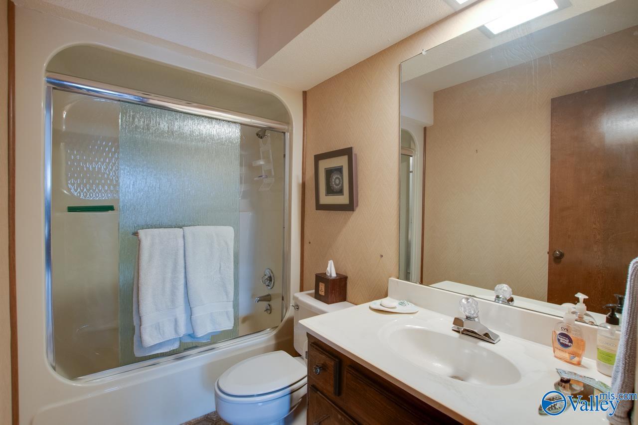 Huntsville, Alabama, 35802, United States, 4 Bedrooms Bedrooms, ,3 BathroomsBathrooms,Residential,For Sale,1996738