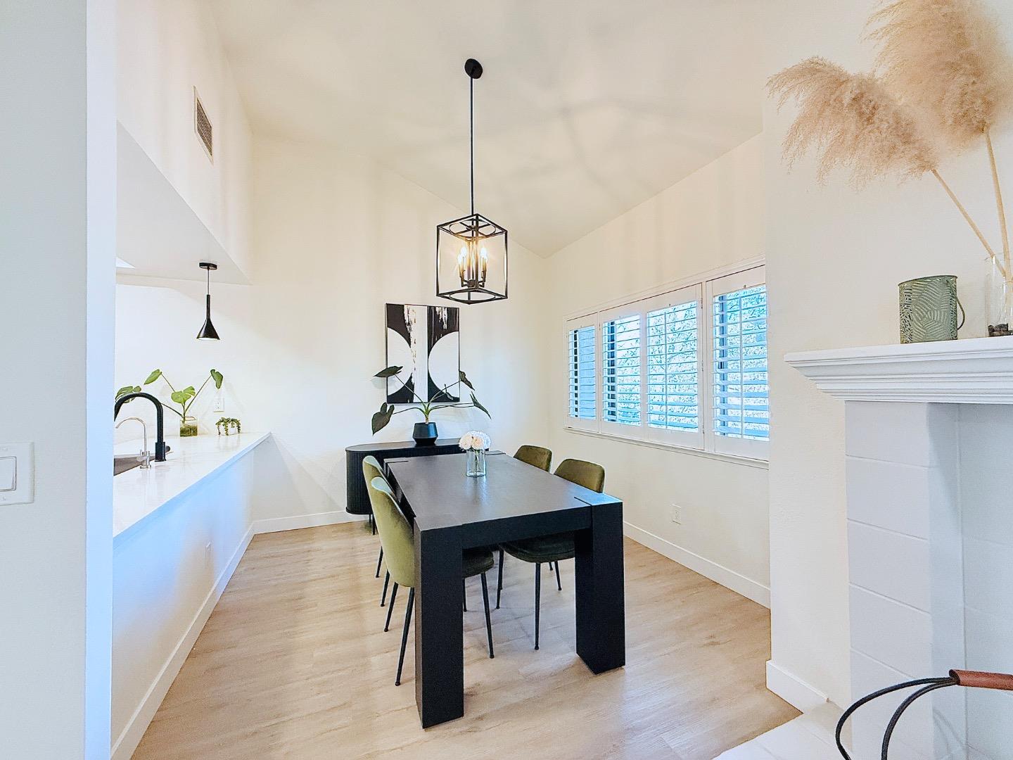Santa Clara, California, 95051, United States, 2 Bedrooms Bedrooms, ,2 BathroomsBathrooms,Residential,For Sale,1941992