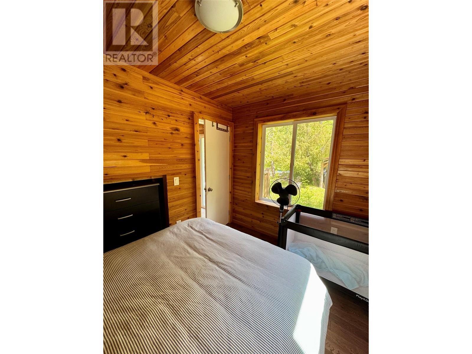 SICAMOUS, British Columbia, V0E 2V0, CA, 3 Bedrooms Bedrooms, ,2 BathroomsBathrooms,Residential,For Sale,1838077