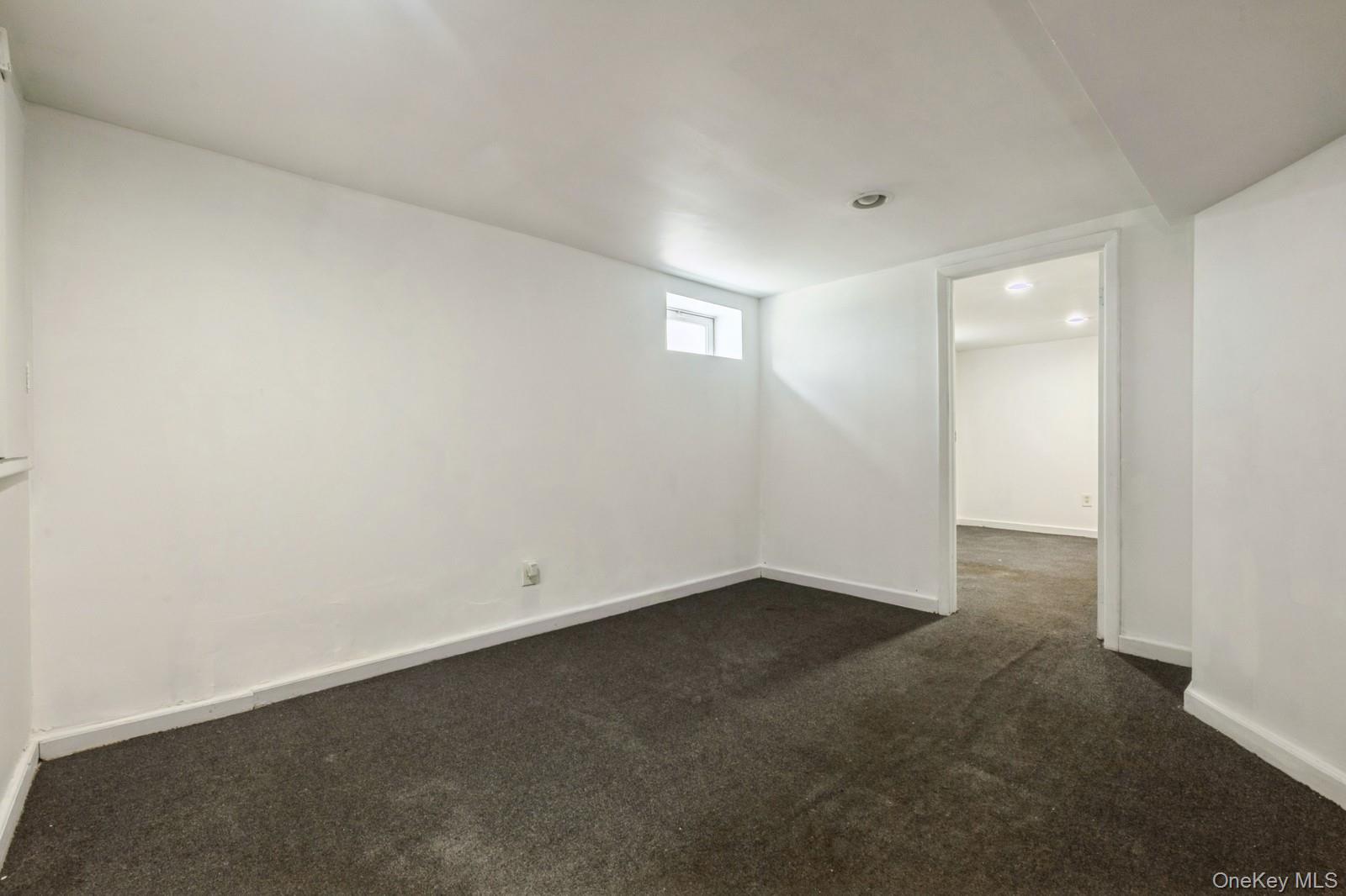 Queens Village, New York, 11429, United States, 3 Bedrooms Bedrooms, ,2 BathroomsBathrooms,Residential,For Sale,1902128