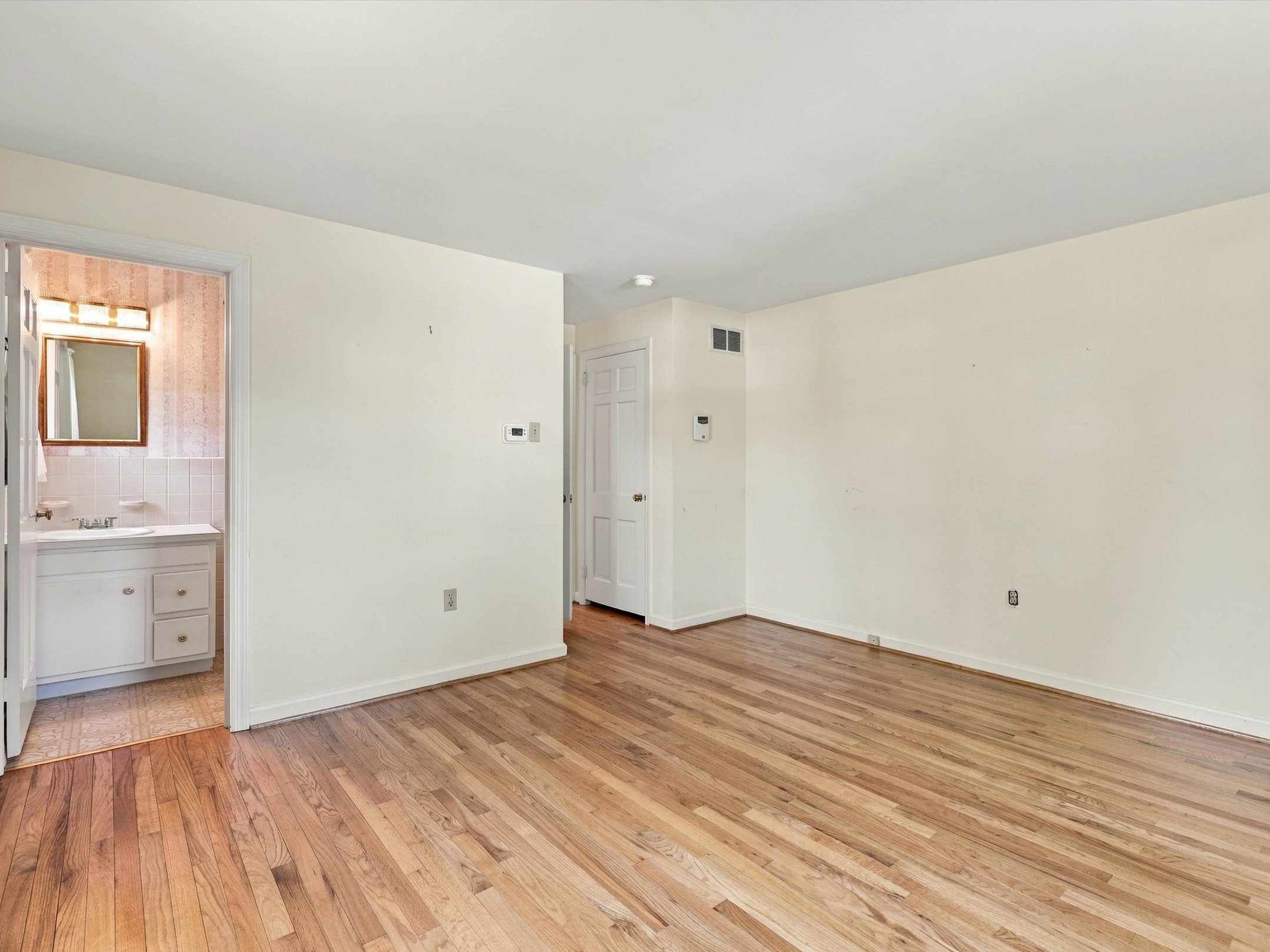  1919 Robindale Ave - 物件實景