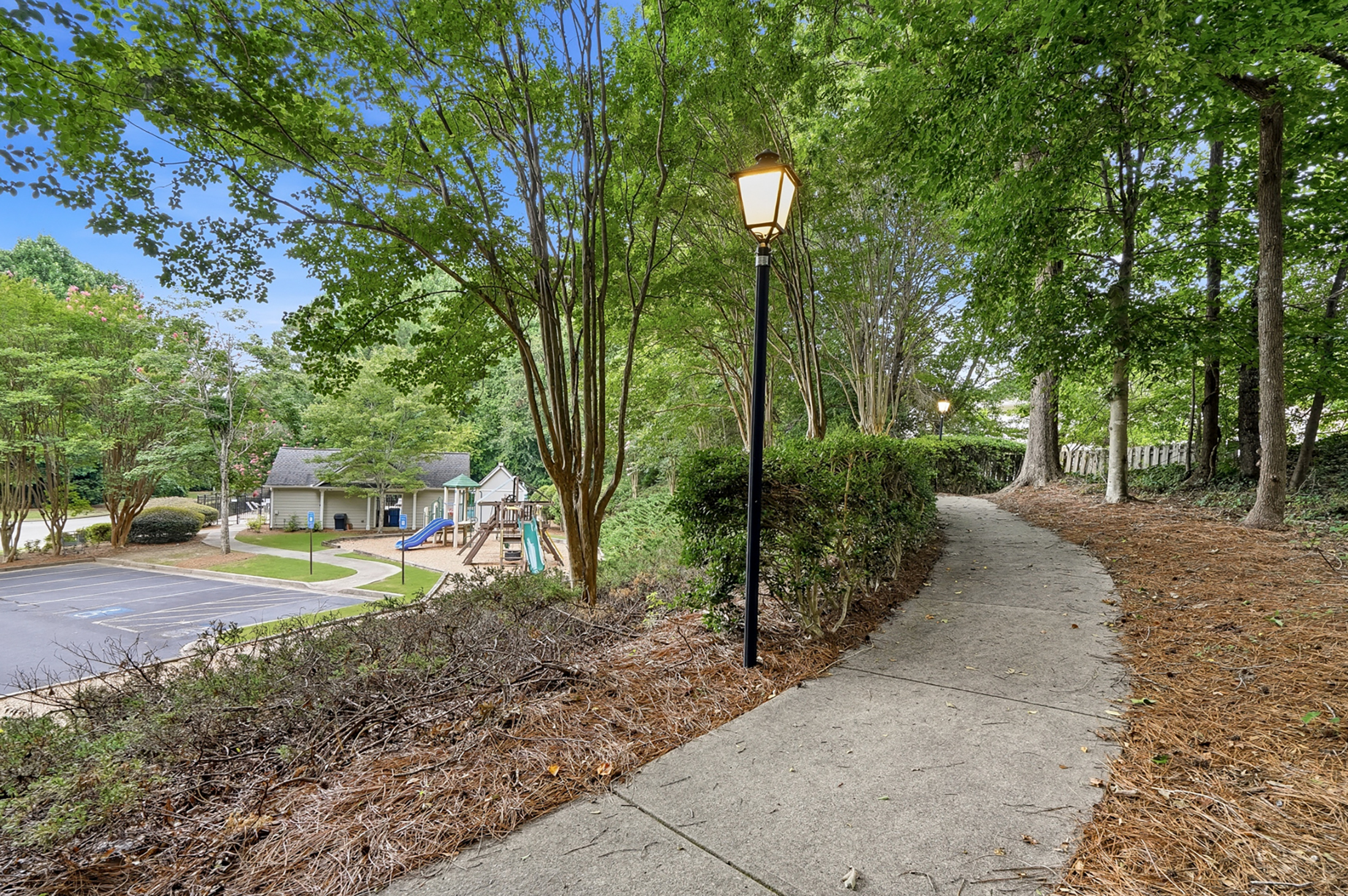  Private Cul-de-Sac Retreat in a Prime Alpharetta Swim Community - 物件實景