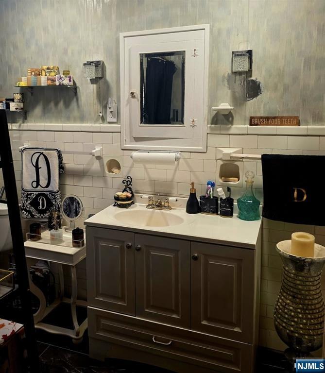 Teaneck, New Jersey, 07666, United States, 3 Bedrooms Bedrooms, ,2 BathroomsBathrooms,Residential,For Sale,1987790