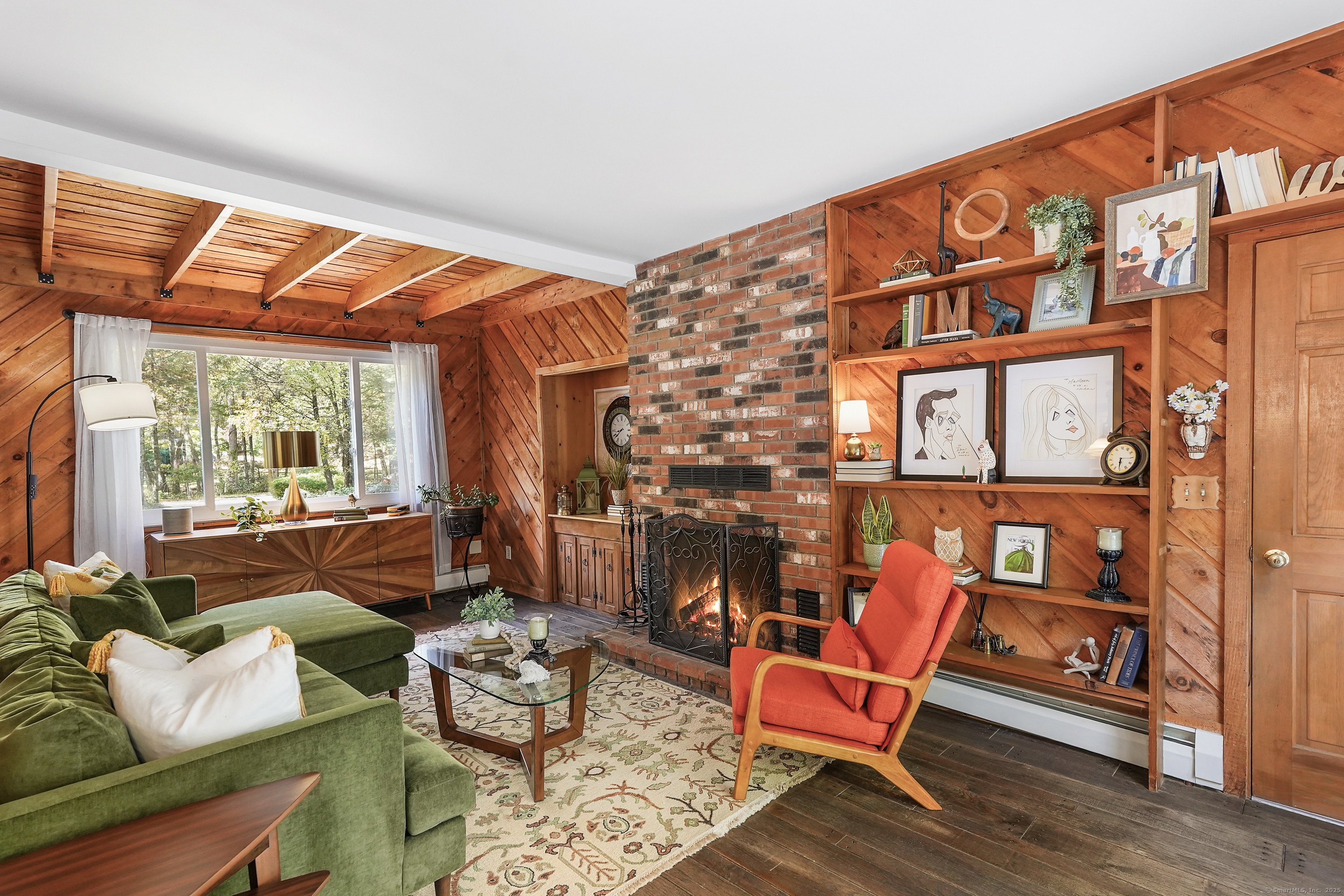 Brookfield, Connecticut, 06804, United States, 4 Bedrooms Bedrooms, ,3 BathroomsBathrooms,Residential,For Sale,1969368