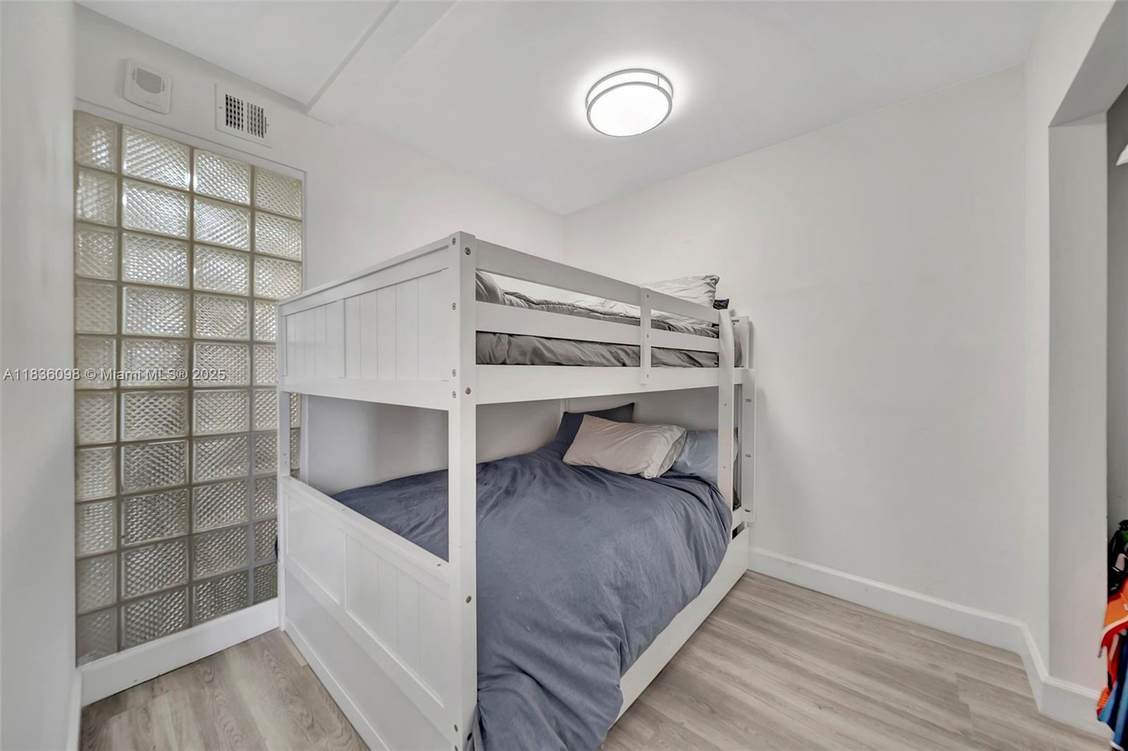 Miami Beach, Florida, 33140, United States, 2 Bedrooms Bedrooms, ,2 BathroomsBathrooms,Residential,For Sale,1885385