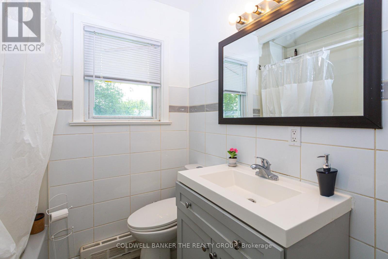 LONDON EAST (EAST H), Ontario, N5W 4X8, CA, 6 Bedrooms Bedrooms, ,2 BathroomsBathrooms,Residential,For Sale,1913385