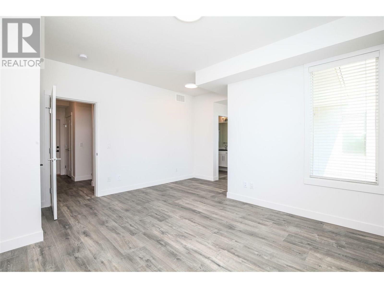 KELOWNA, British Columbia, V1Y 9T1, CA, 3 Bedrooms Bedrooms, ,3 BathroomsBathrooms,Residential,For Sale,1960359