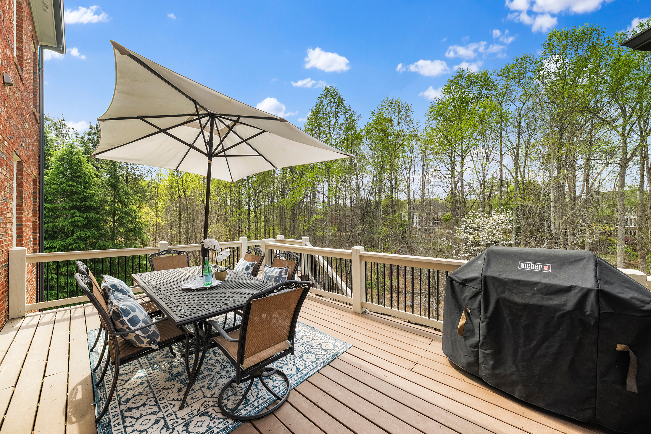  Meticulous Brick Estate Blends Timeless Architecture with Elevated Design - 物件實景