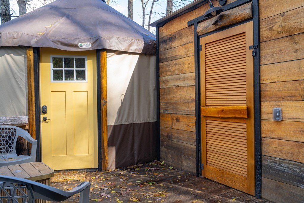 Brasstown, North Carolina, 28902, United States, 3 Bedrooms Bedrooms, ,3 BathroomsBathrooms,Residential,For Sale,1986118