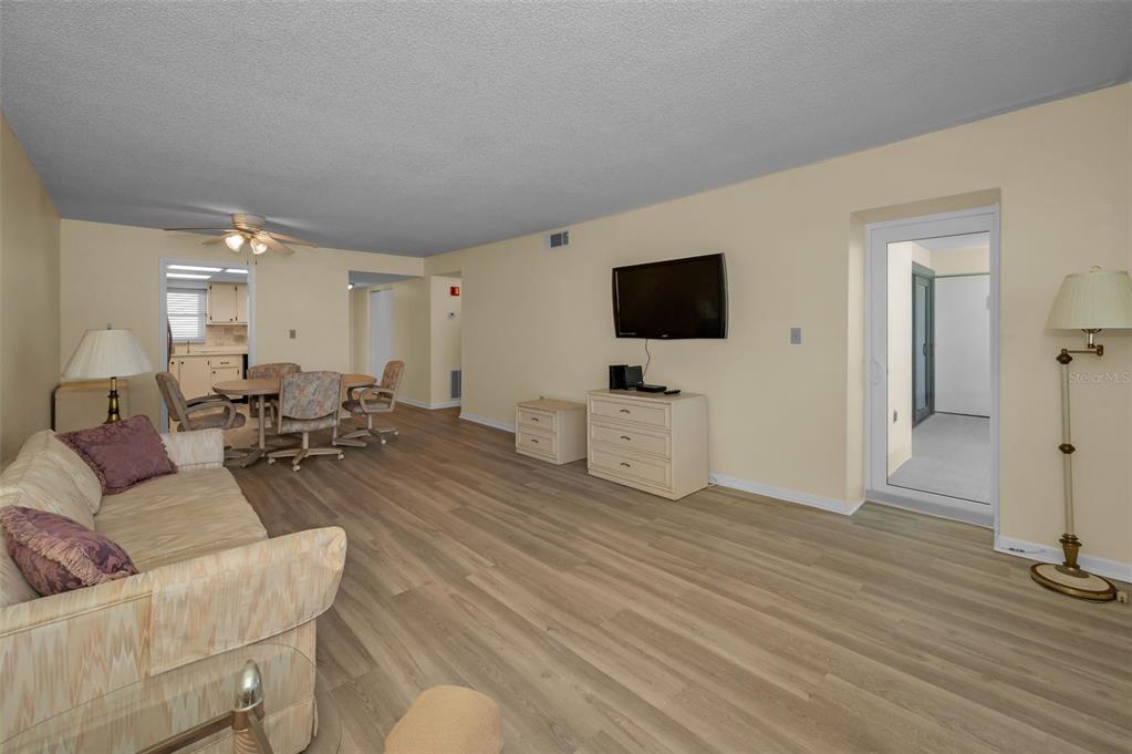 Clearwater Beach, Florida, 33767, United States, 2 Bedrooms Bedrooms, ,2 BathroomsBathrooms,Residential,For Sale,1744502