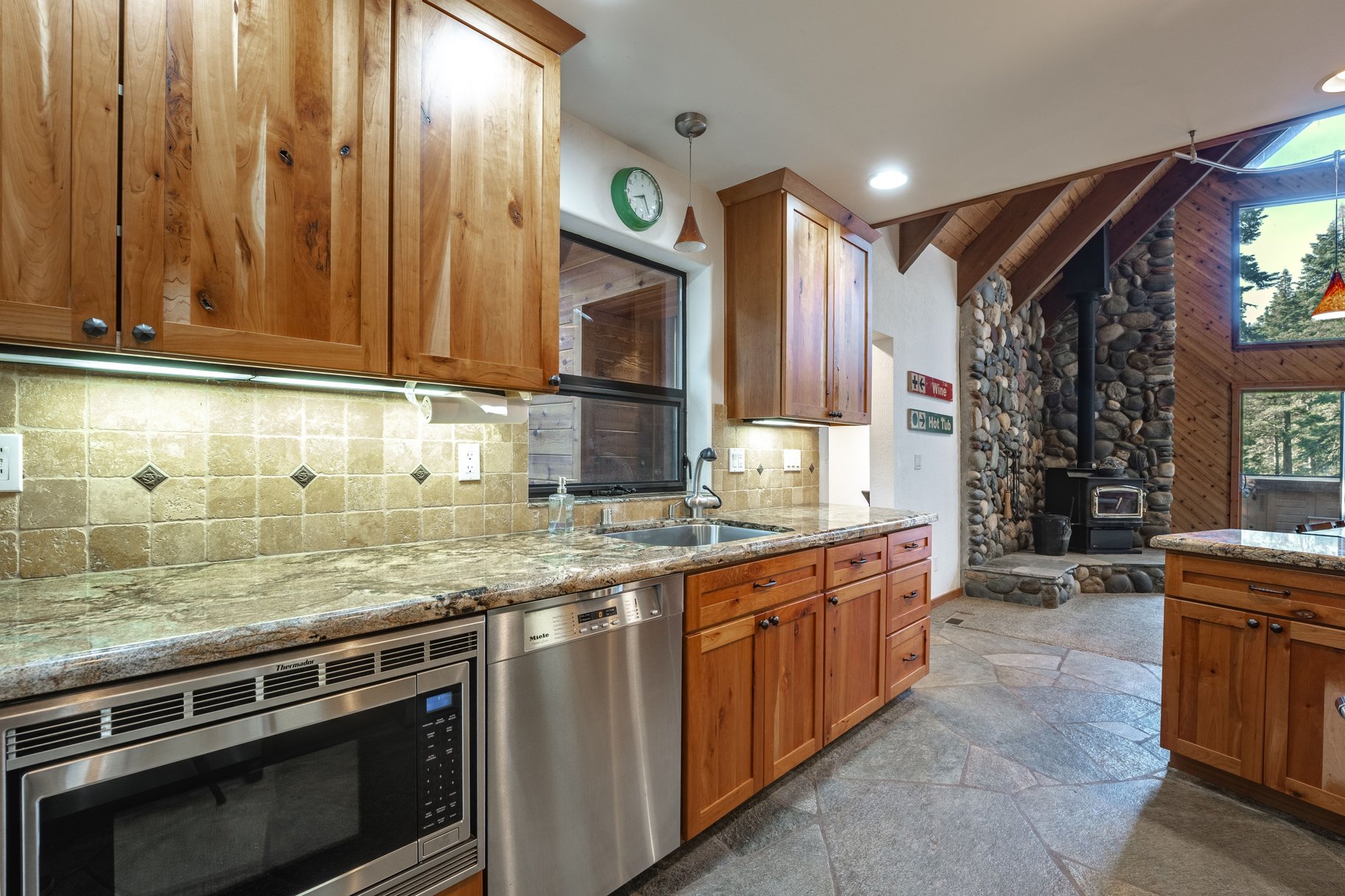  Alpine Peaks Chalet - Ski-Inspired Living on the Forest’s Edge - 物件實景