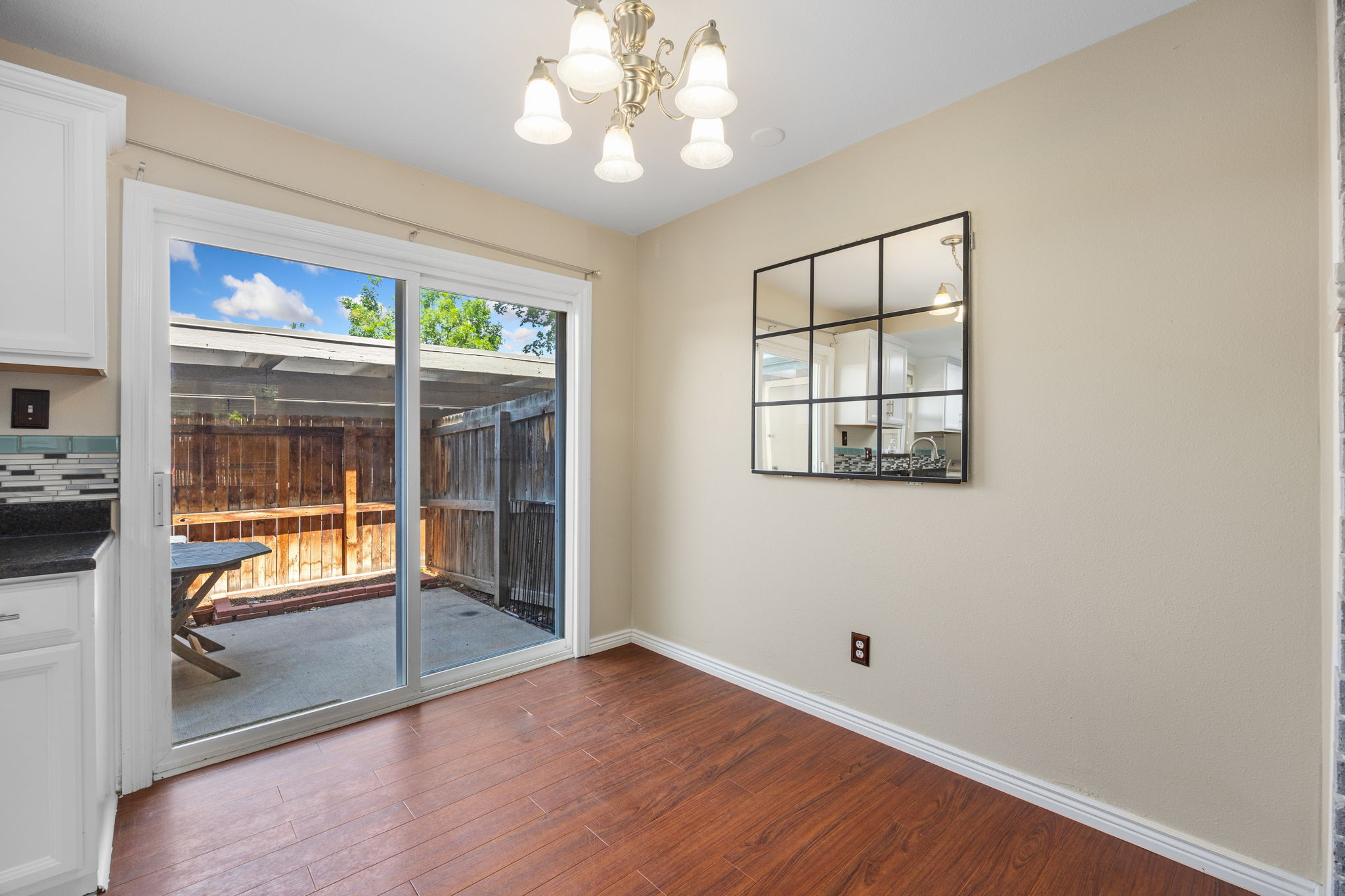  Rare 3 bed, 2 bath property in sought after Greenwood Village - 物件實景