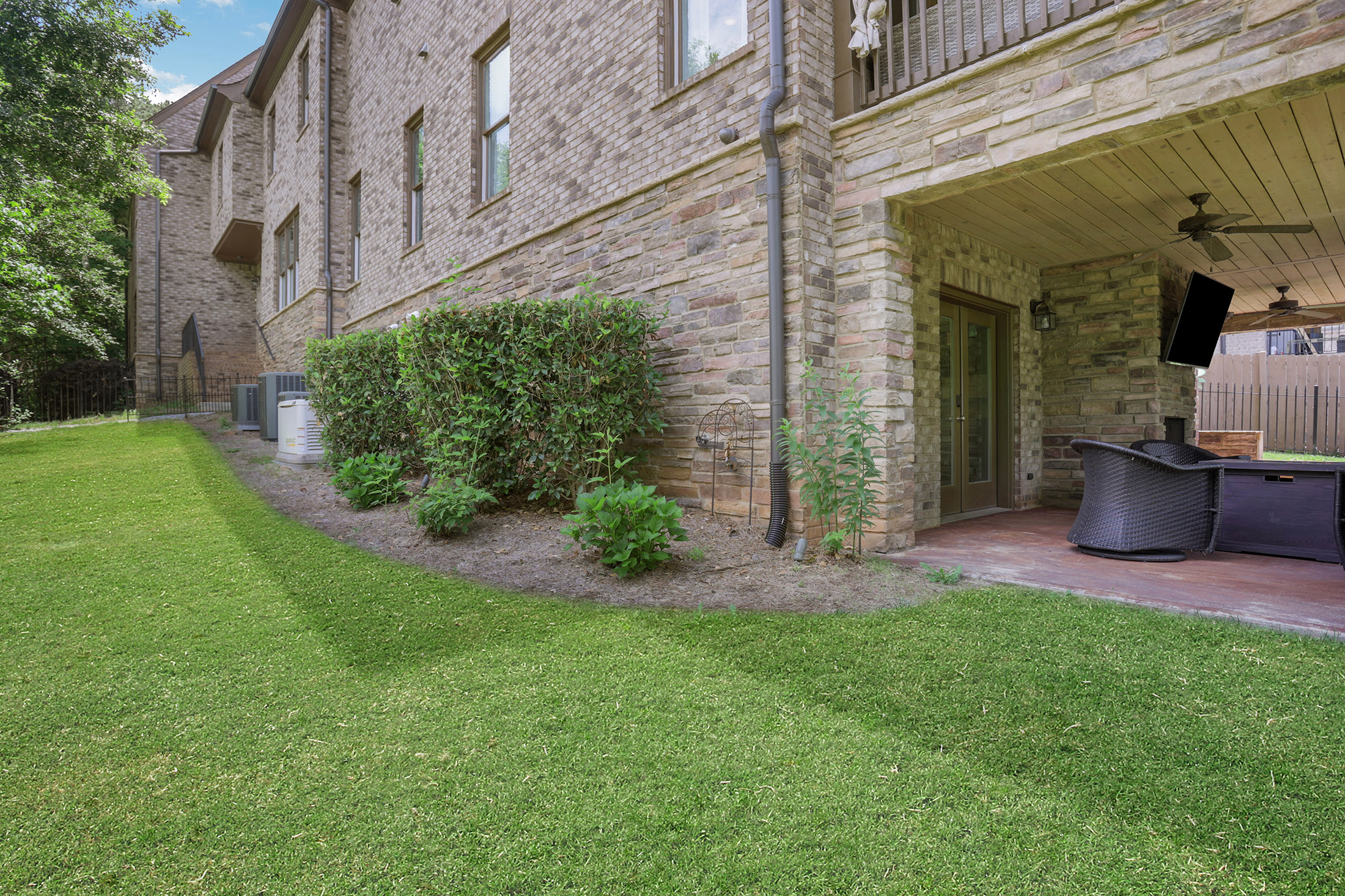  Sophisticated Brick Residence in Coveted Brookhaven Location - 物件實景