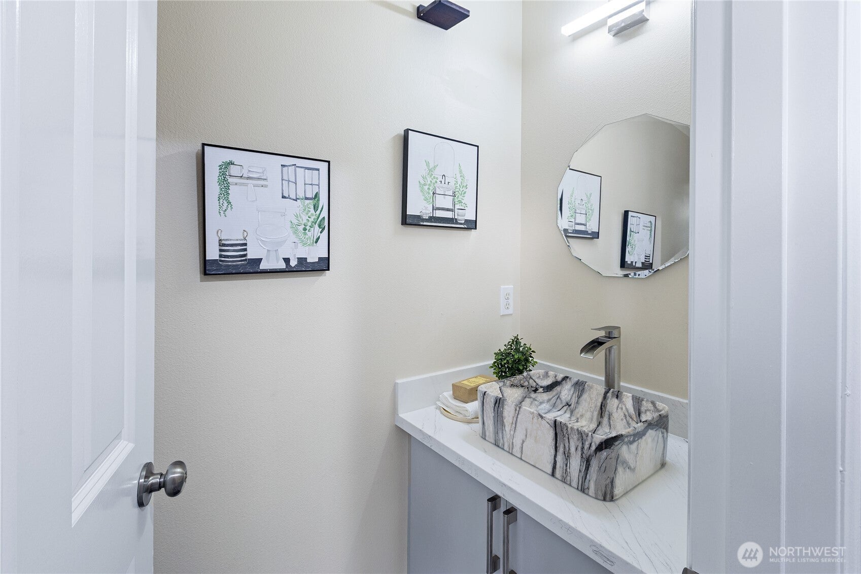 Kent, Washington, 98042, United States, 4 Bedrooms Bedrooms, ,3 BathroomsBathrooms,Residential,For Sale,1987043