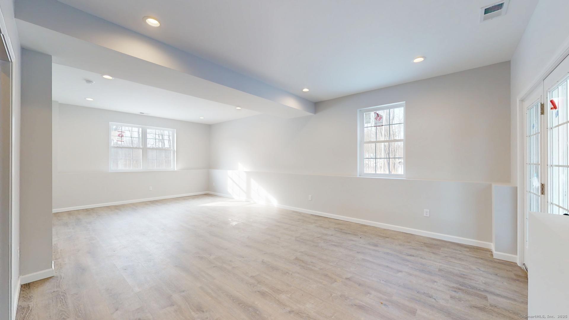 Enfield, Connecticut, 06082, United States, 3 Bedrooms Bedrooms, ,3 BathroomsBathrooms,Residential,For Sale,1919509