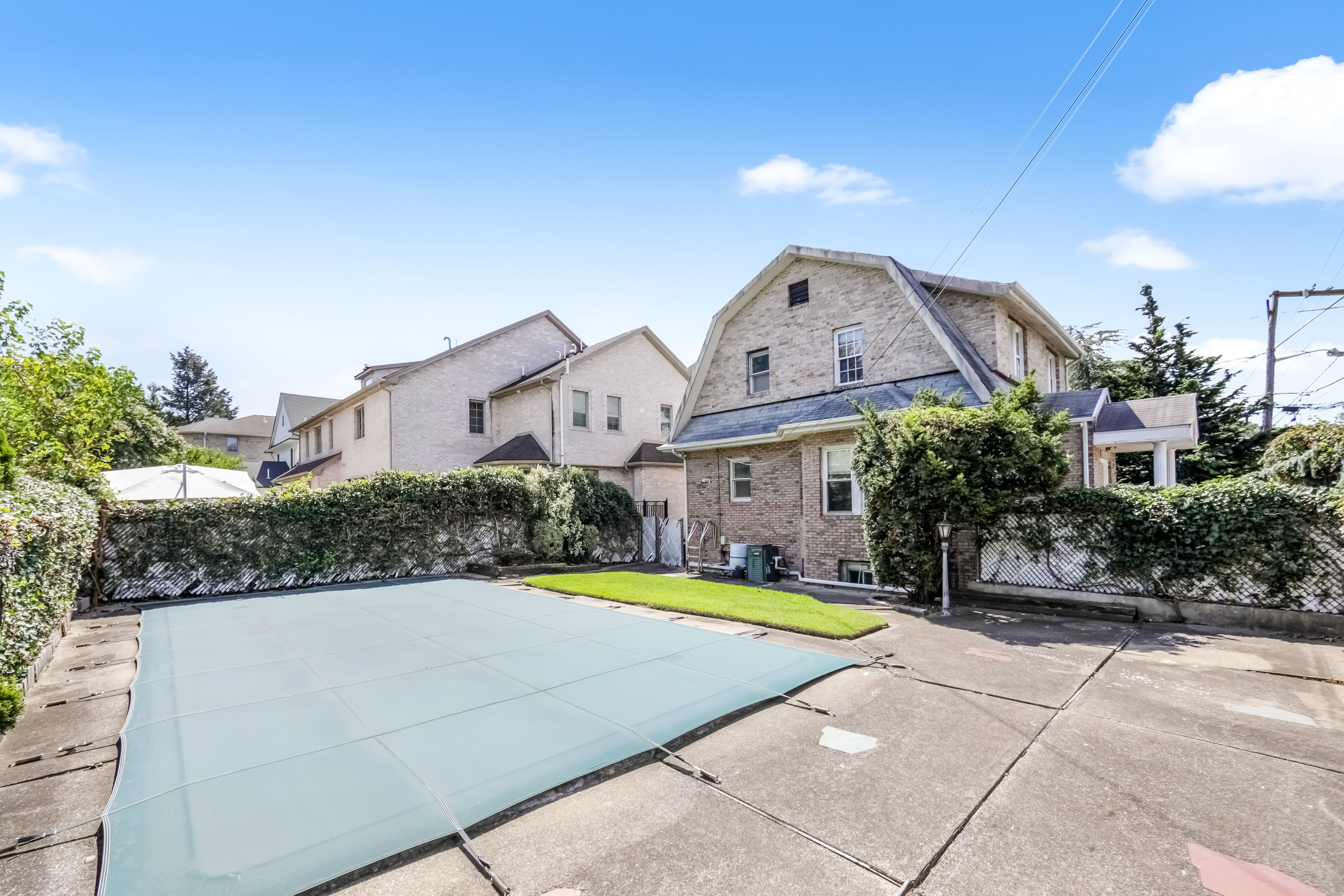 Cliffside Park, New Jersey, 07010, United States, 3 Bedrooms Bedrooms, ,3 BathroomsBathrooms,Residential,For Sale,1980135