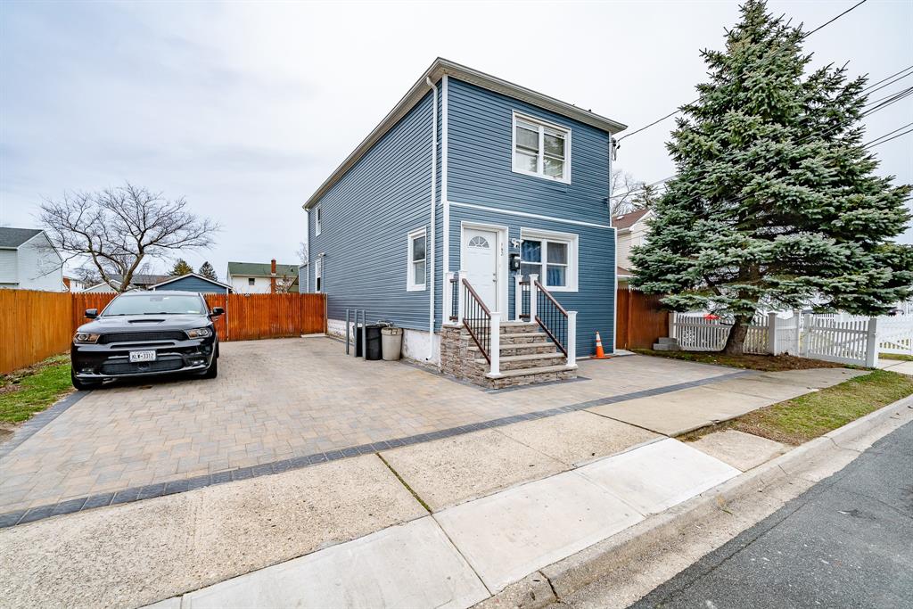 Copiague, New York, 11726, United States, 3 Bedrooms Bedrooms, ,2 BathroomsBathrooms,Residential,For Sale,1897755