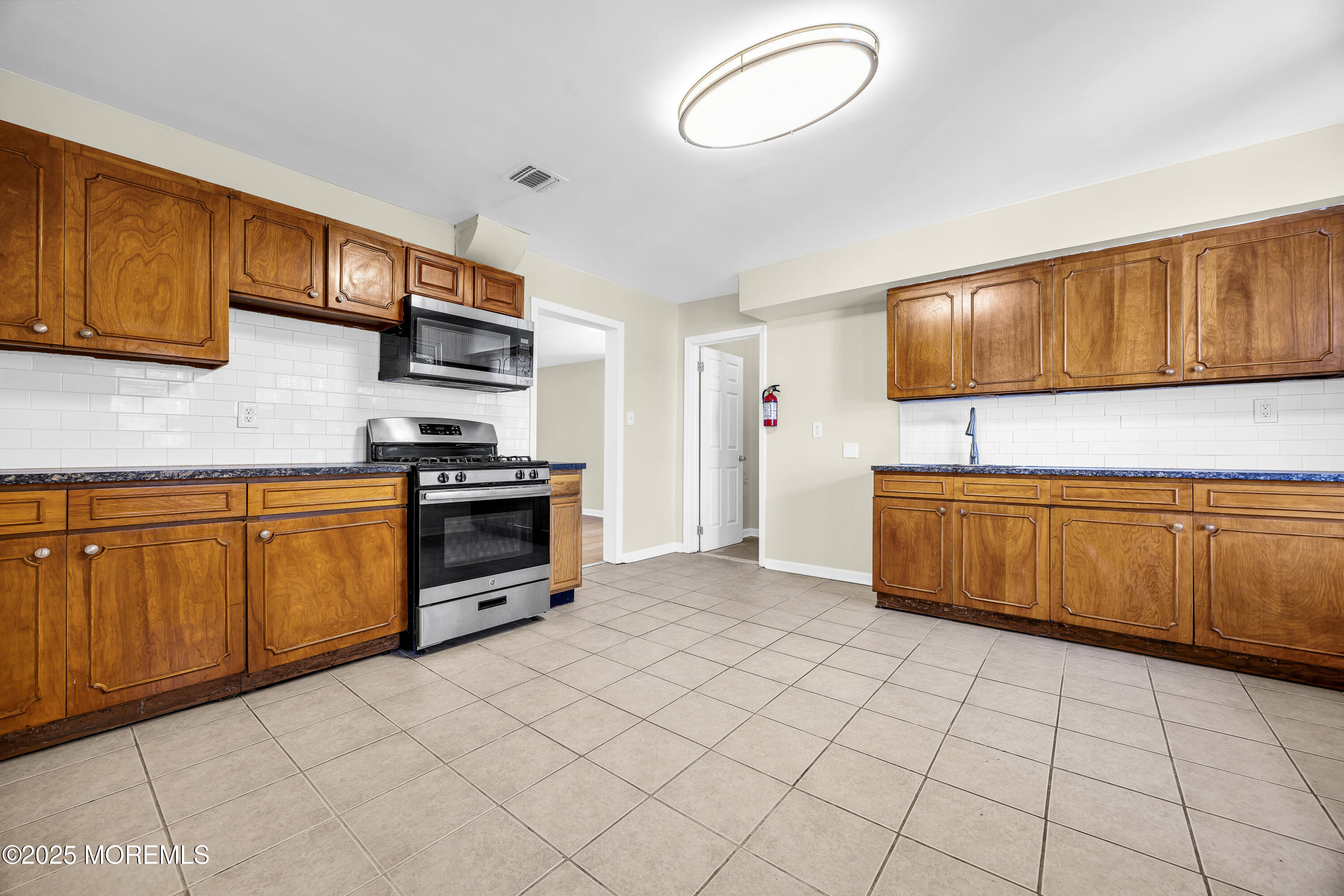 Newark, New Jersey, 07104, United States, 7 Bedrooms Bedrooms, ,3 BathroomsBathrooms,Residential,For Sale,1915900