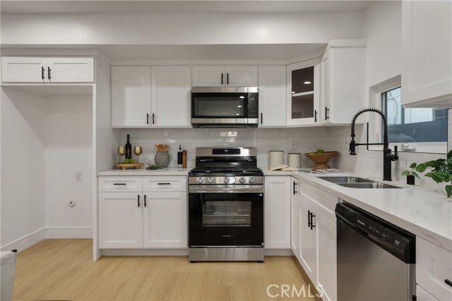 Los Angeles, California, 90016, United States, 7 Bedrooms Bedrooms, ,4 BathroomsBathrooms,Residential,For Sale,2006149