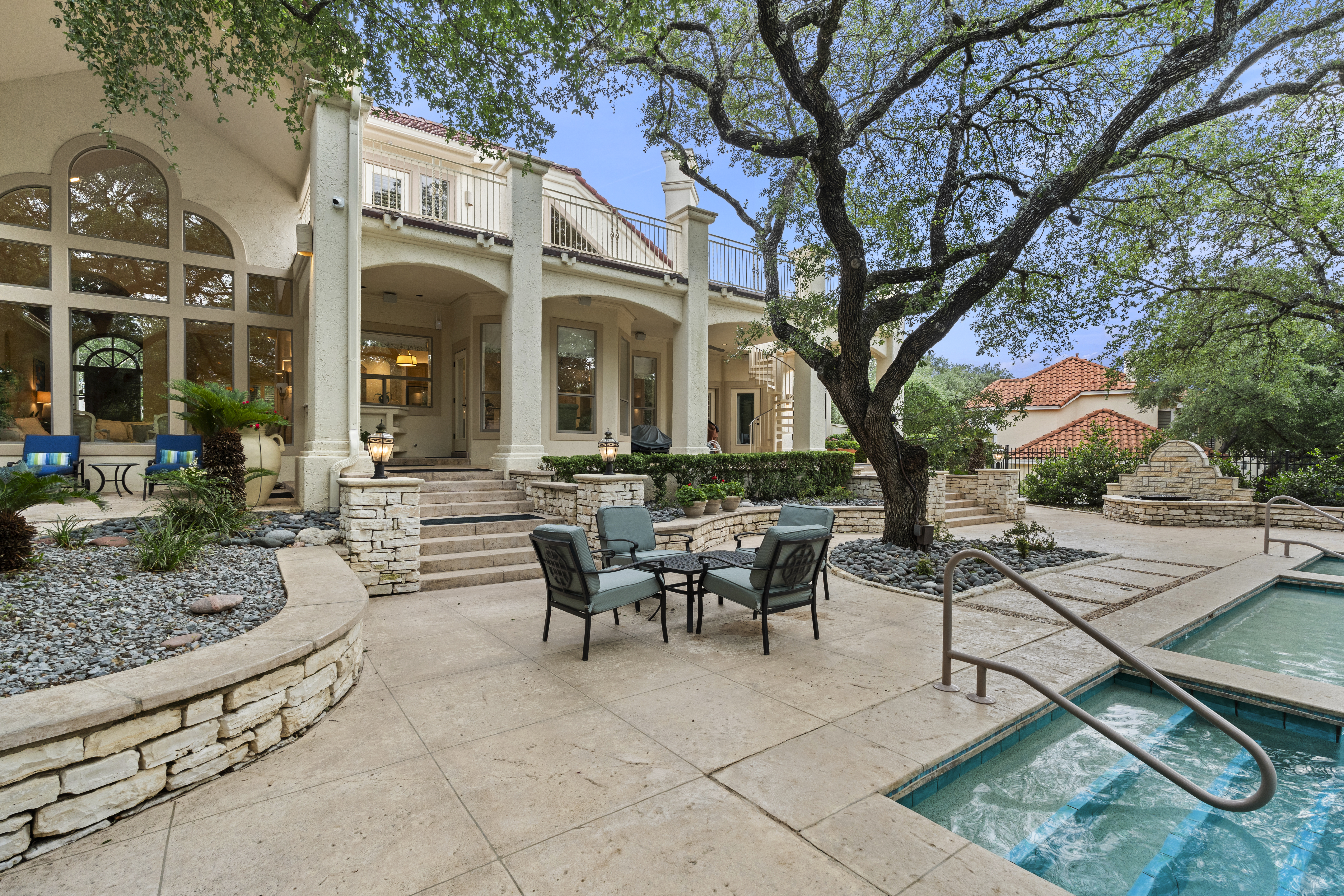  Grand Dominion Estate Showcasing Luxury, Privacy & Architectural Excellence - 物件實景
