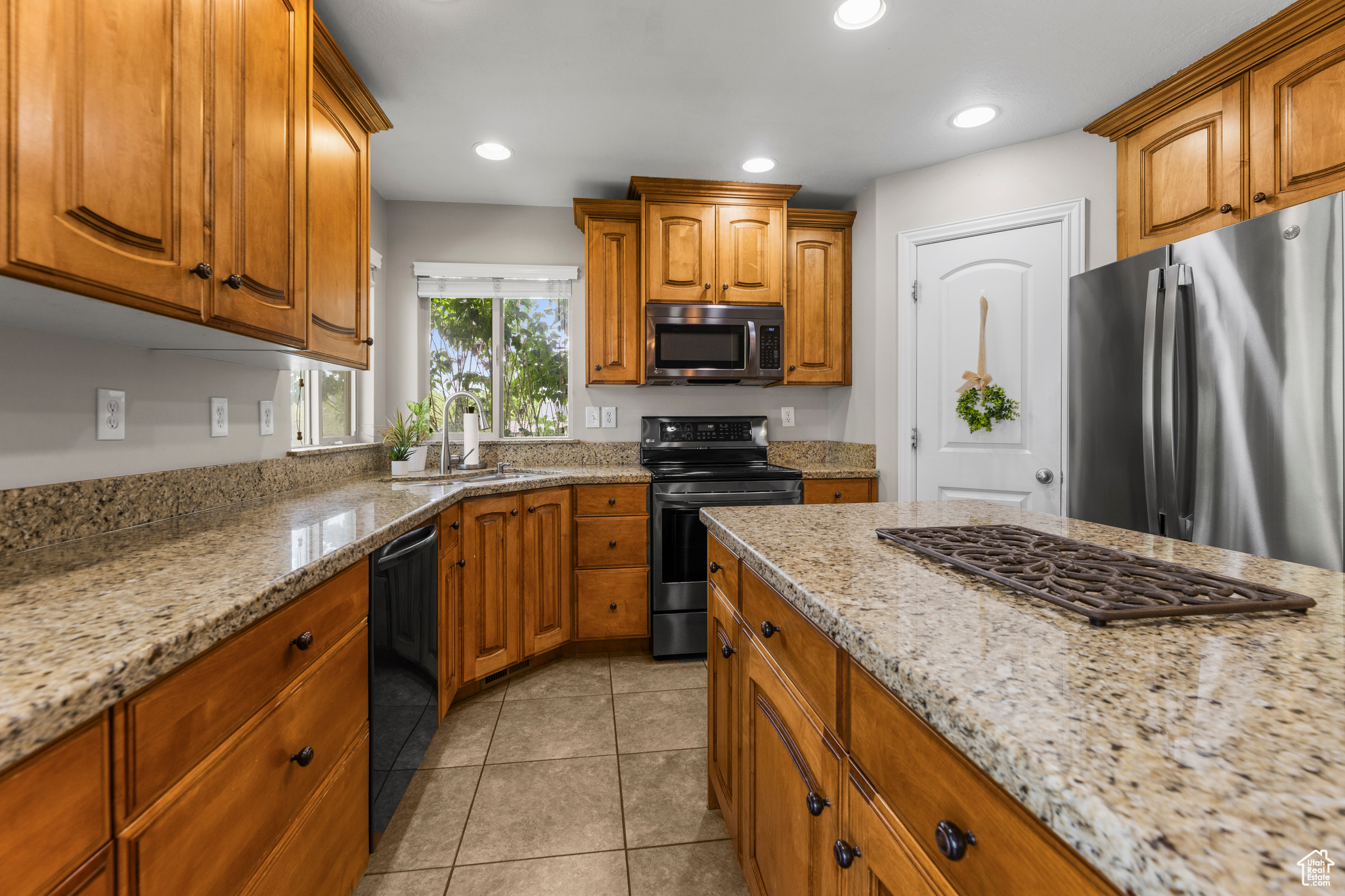 Layton, Utah, 84041, United States, 6 Bedrooms Bedrooms, ,3 BathroomsBathrooms,Residential,For Sale,1795196