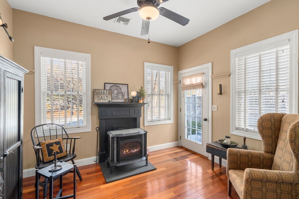 Uxbridge, Massachusetts, 01569, United States, 2 Bedrooms Bedrooms, ,2 BathroomsBathrooms,Residential,For Sale,2006333