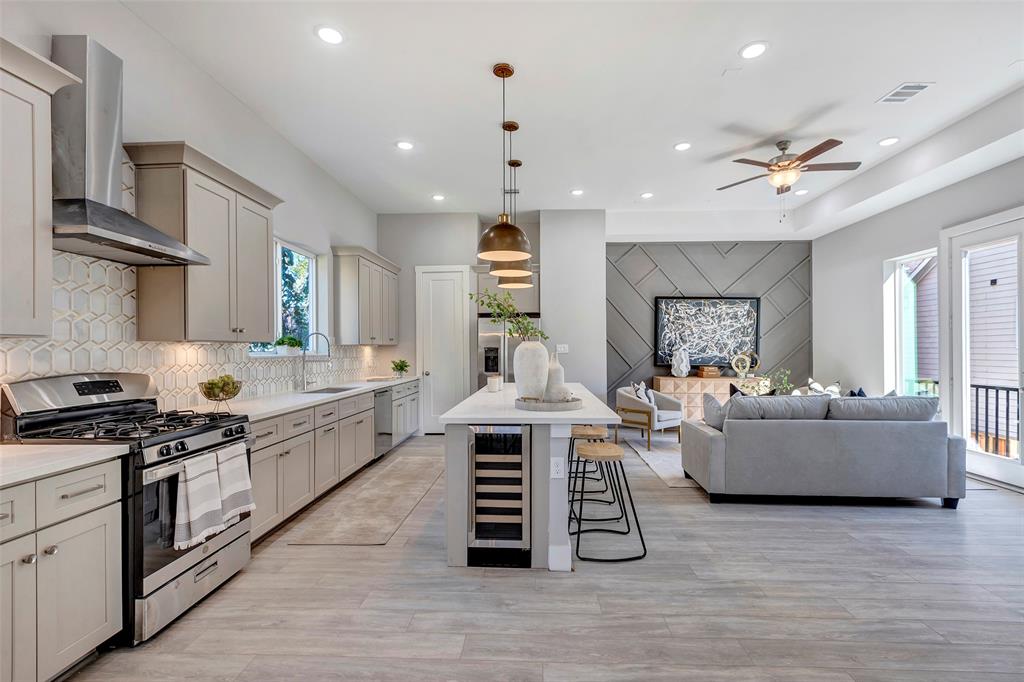 Houston, Texas, 77003, United States, 3 Bedrooms Bedrooms, ,4 BathroomsBathrooms,Residential,For Sale,1793835