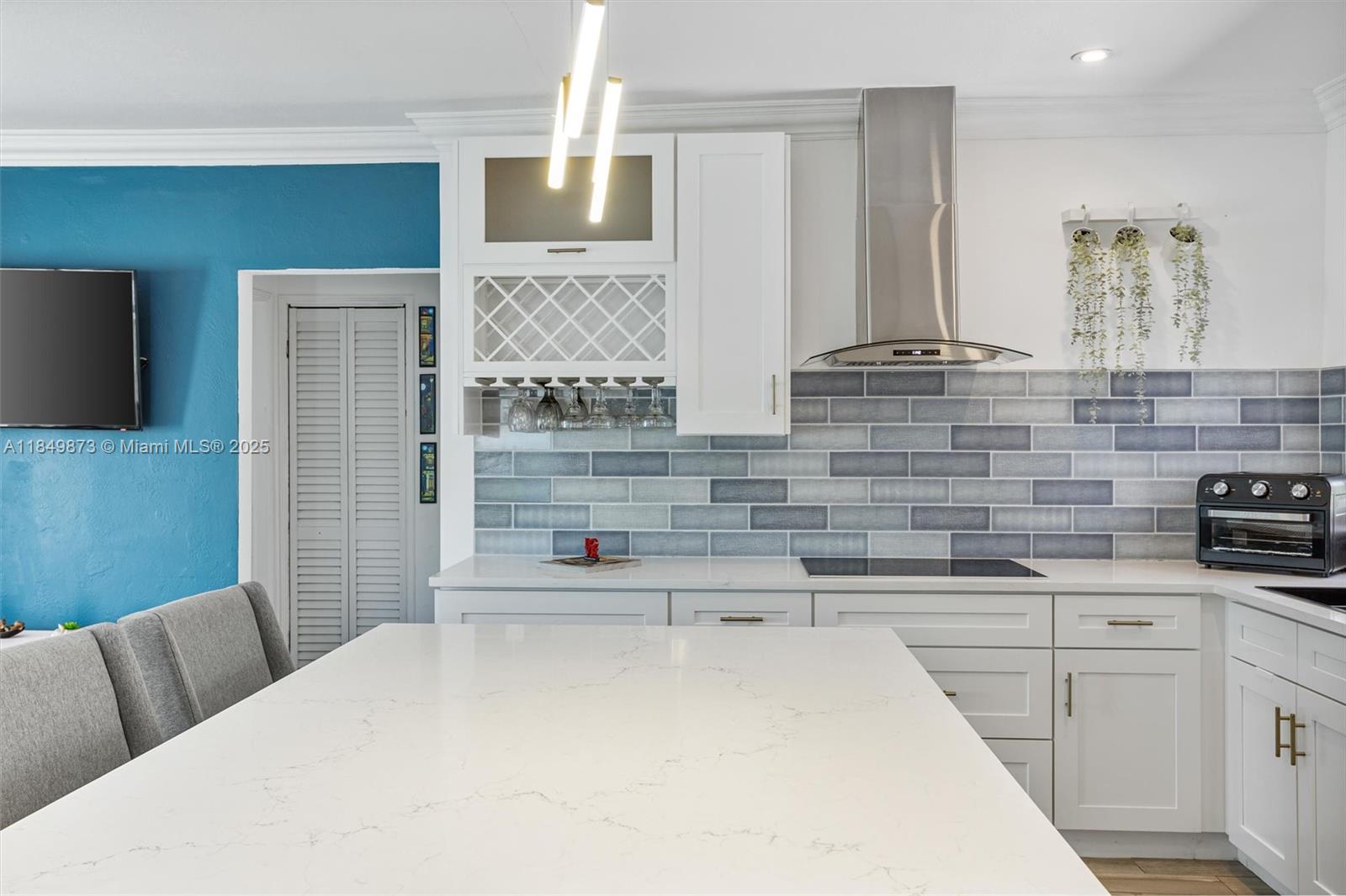 Dania Beach, Florida, 33004, United States, 3 Bedrooms Bedrooms, ,2 BathroomsBathrooms,Residential,For Sale,1947660