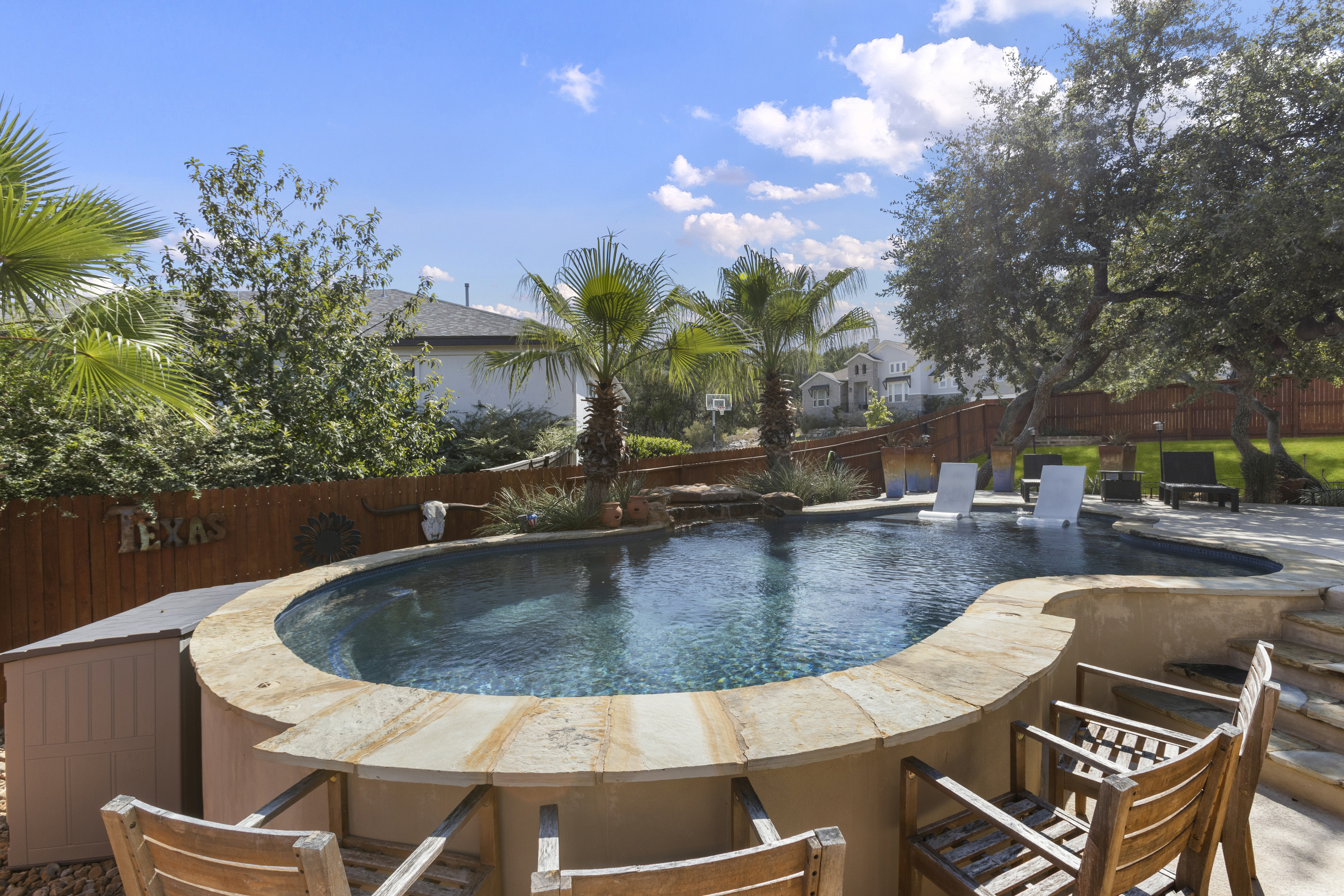  Refined Living, Resort-Style Backyard - 物件實景