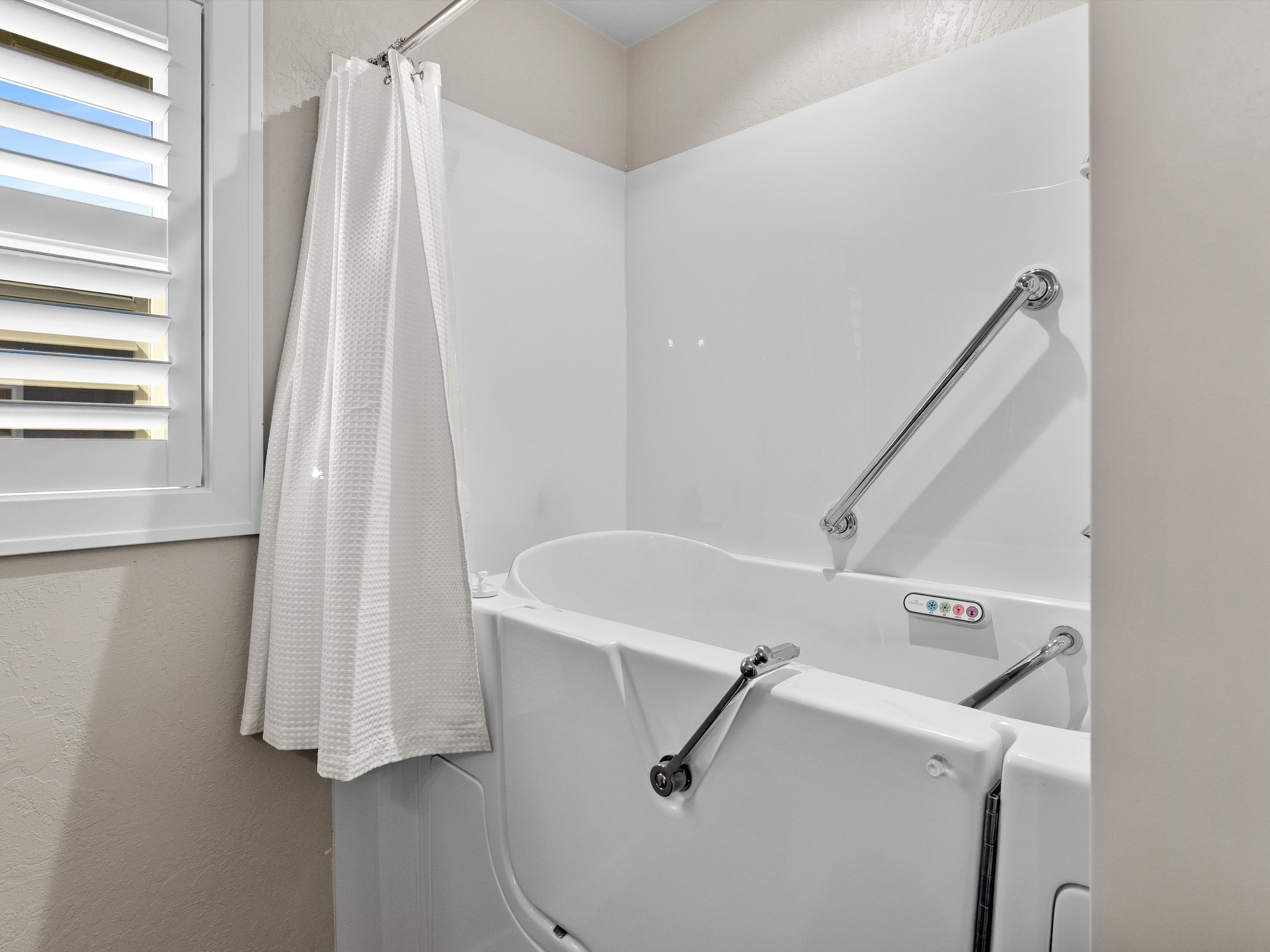 Green Bay, Wisconsin, 54313, United States, 4 Bedrooms Bedrooms, ,4 BathroomsBathrooms,Residential,For Sale,2010361