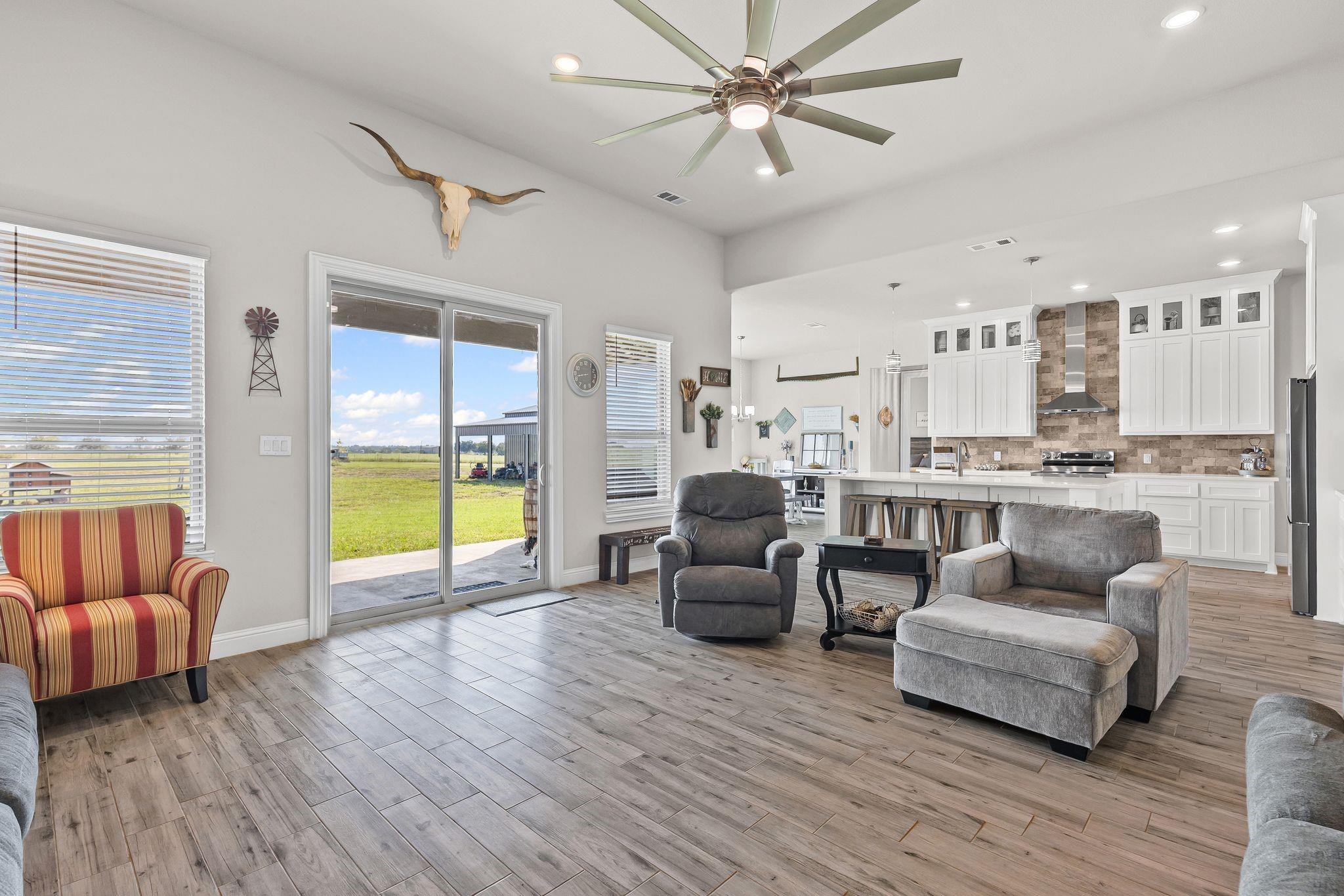 Leonard, Texas, 75452, United States, 4 Bedrooms Bedrooms, ,3 BathroomsBathrooms,Residential,For Sale,1980079