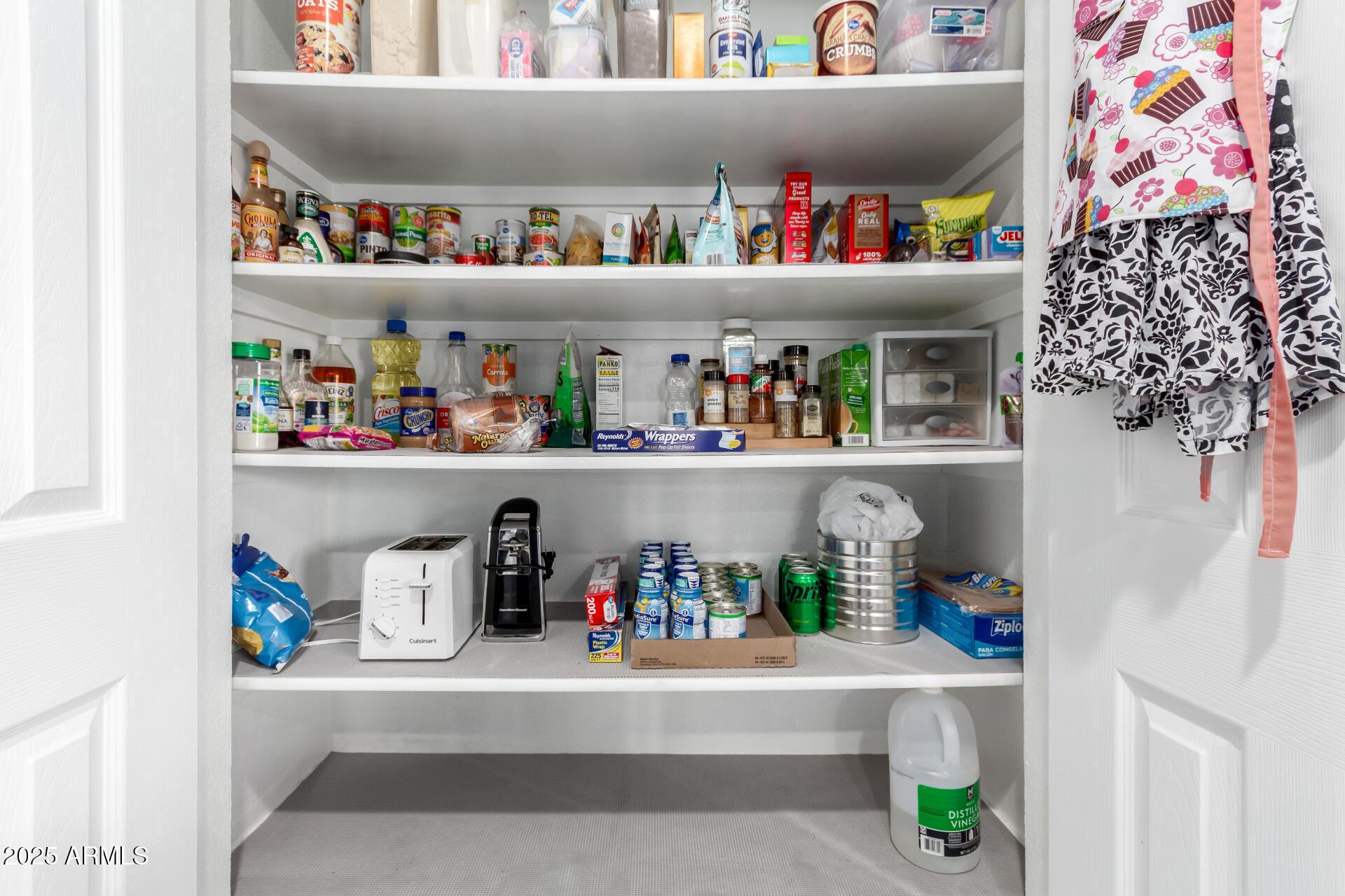 Glendale, Arizona, 85302, United States, 4 Bedrooms Bedrooms, ,4 BathroomsBathrooms,Residential,For Sale,1977849