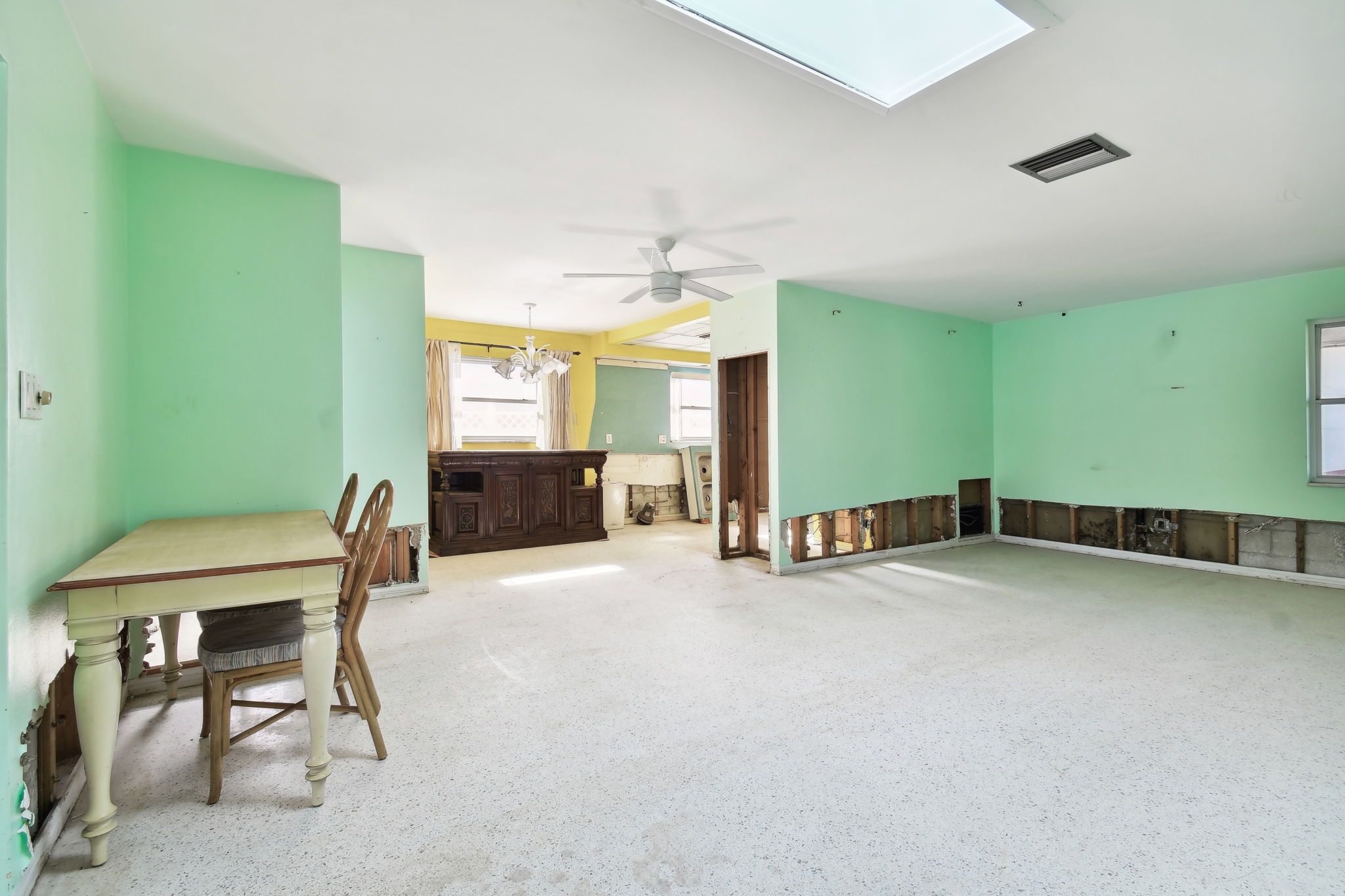 Madeira Beach, Florida, 33708, United States, 3 Bedrooms Bedrooms, ,2 BathroomsBathrooms,Residential,For Sale,1943278