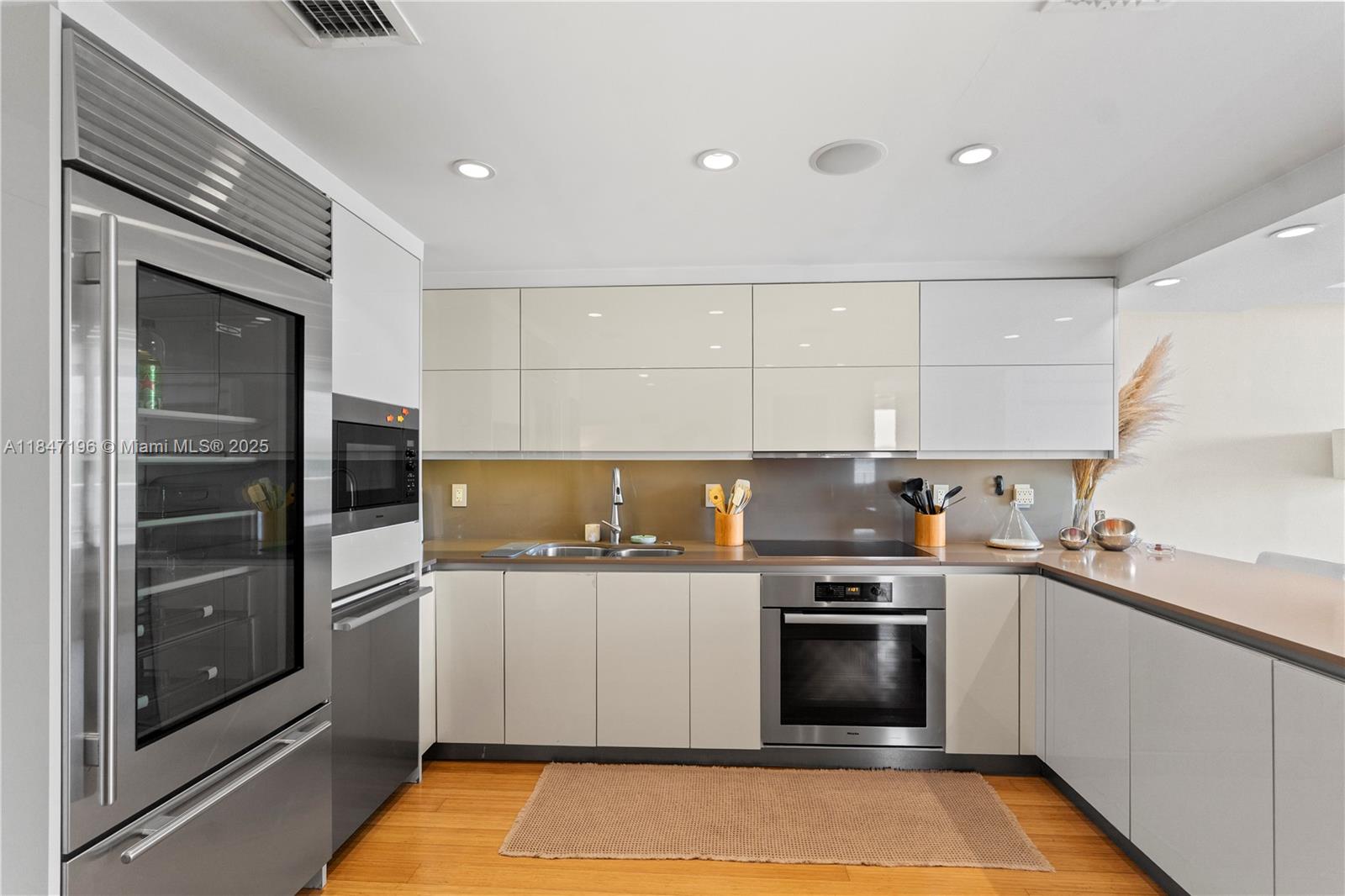 Miami, Florida, 33129, United States, 2 Bedrooms Bedrooms, ,2 BathroomsBathrooms,Residential,For Sale,1900950