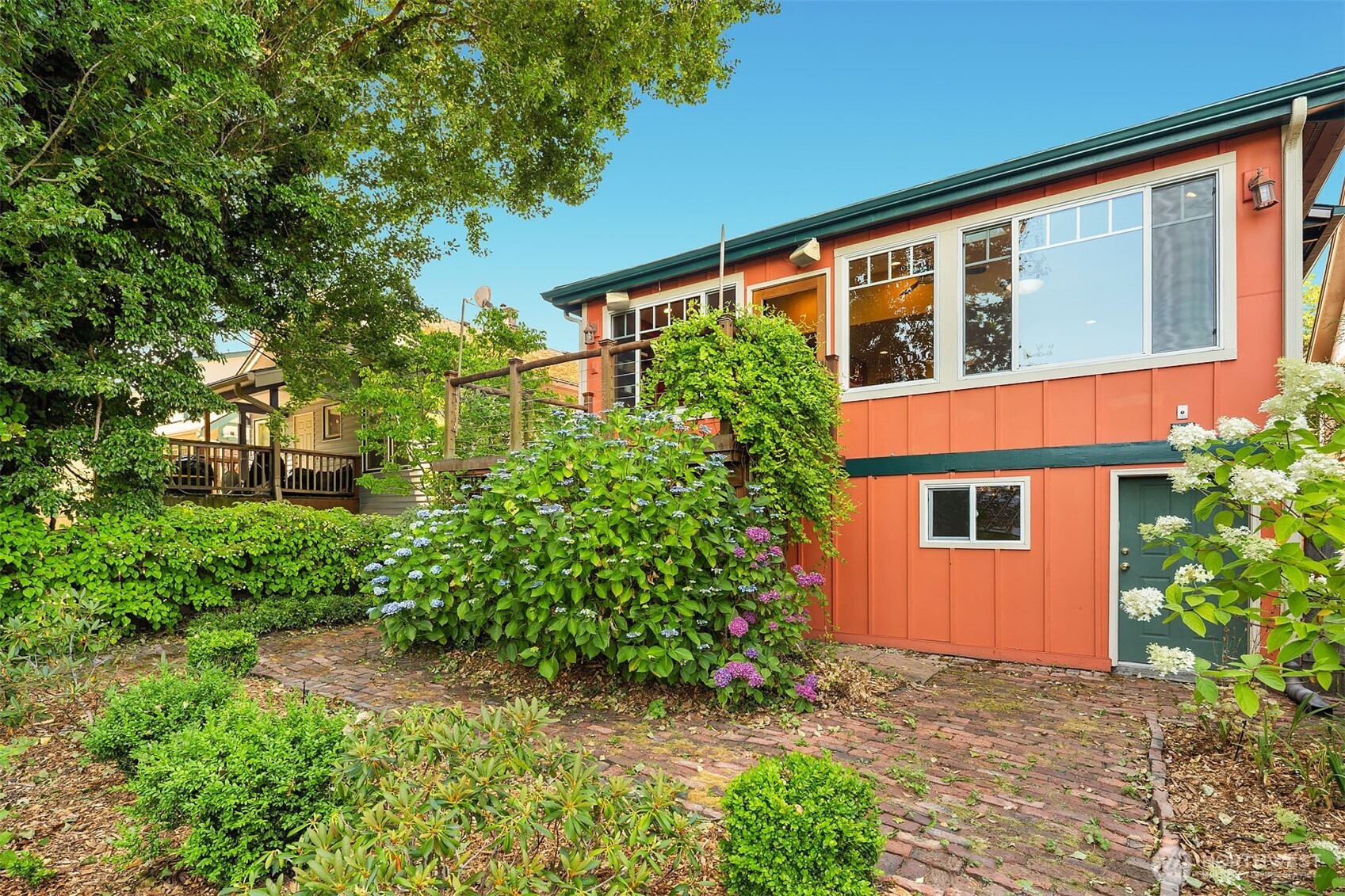 Seattle, Washington, 98112, United States, ,Residential,For Sale,1911178