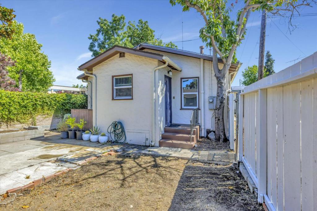 Hayward, California, 94541, United States, 2 Bedrooms Bedrooms, ,1 BathroomBathrooms,Residential,For Sale,1976609