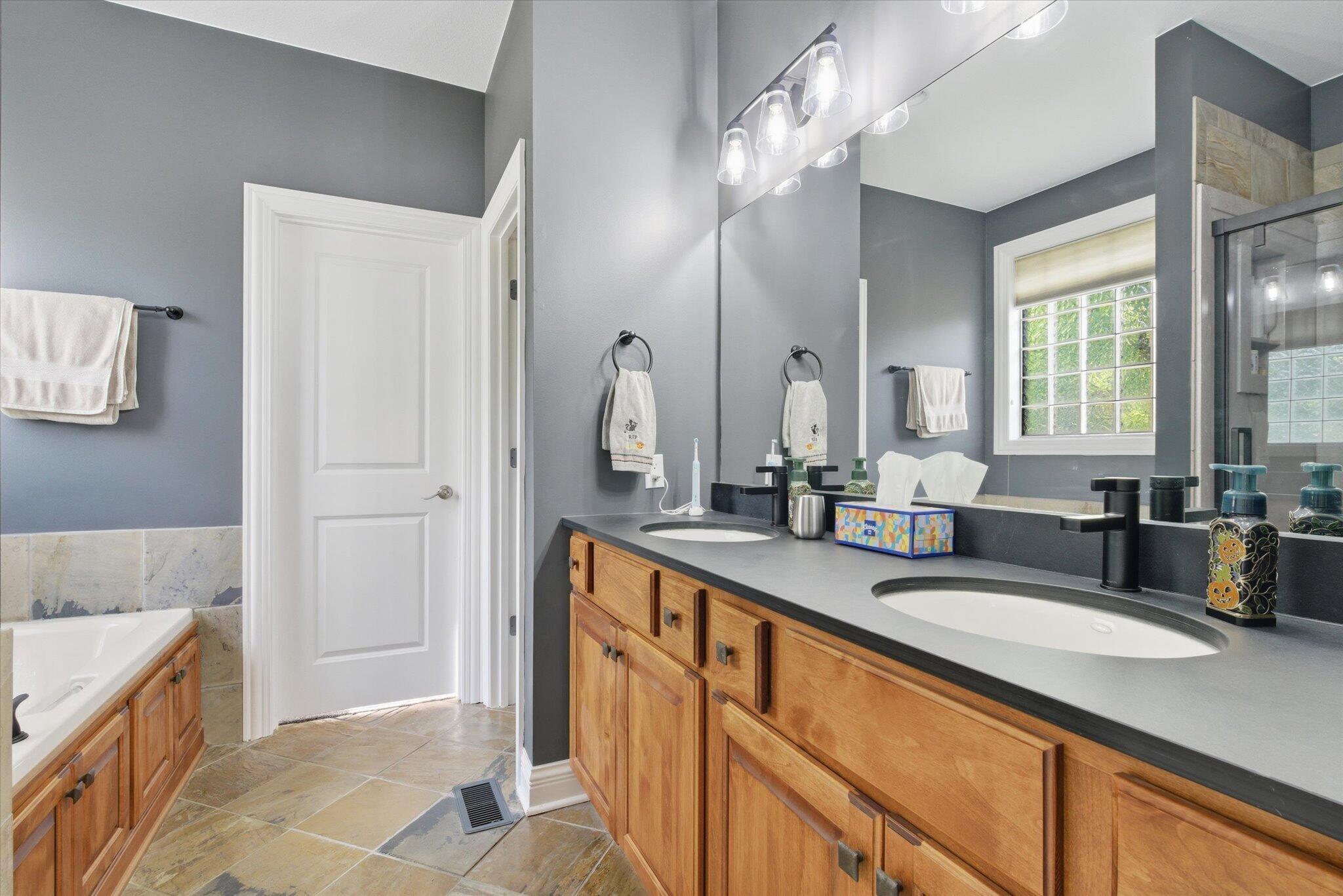 COLUMBIA, Missouri, 65203, United States, 4 Bedrooms Bedrooms, ,6 BathroomsBathrooms,Residential,For Sale,2013236