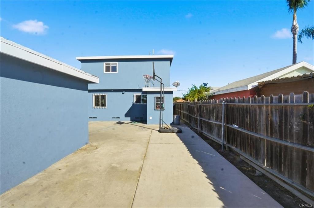 Los Angeles, California, 90003, United States, 5 Bedrooms Bedrooms, ,Residential,For Sale,2007748