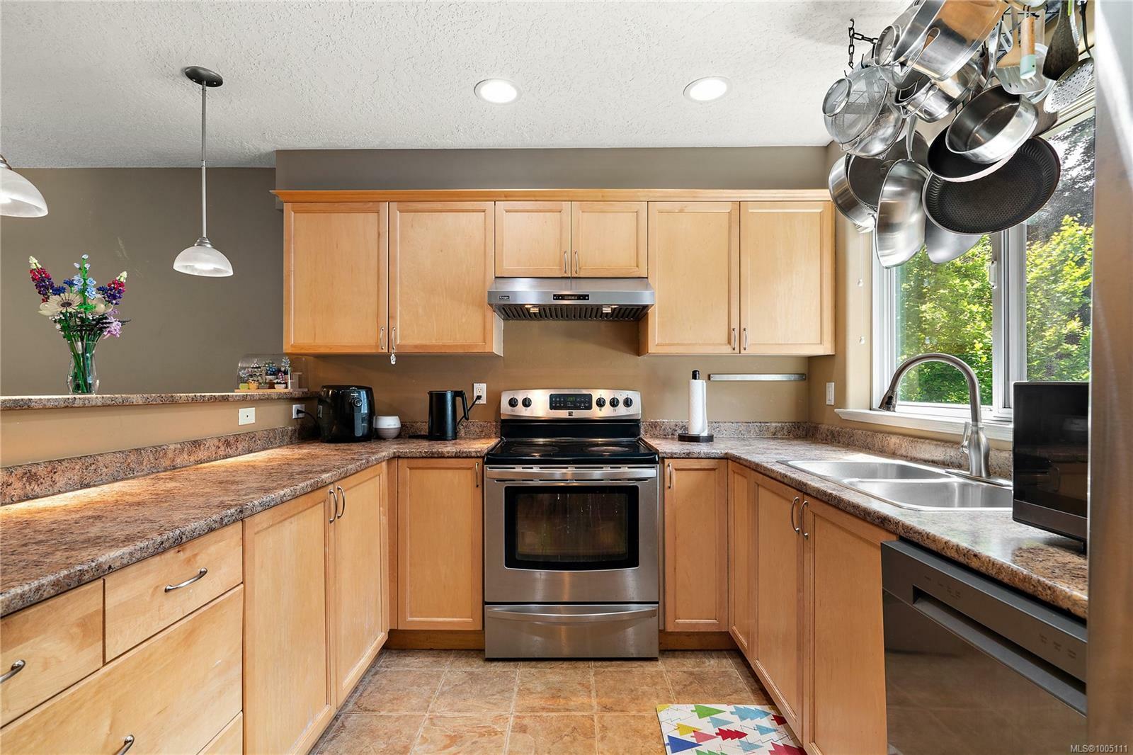 VICTORIA, British Columbia, V8T 0A3, CA, 3 Bedrooms Bedrooms, ,Residential,For Sale,1883162